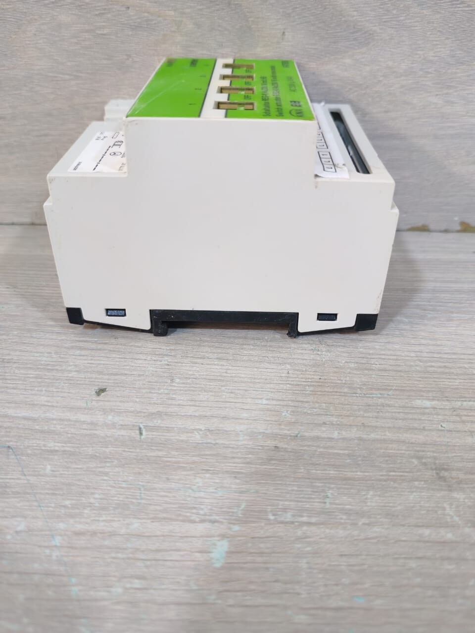 MERTEN 647593 MERTEN KNX EIB 647593 Schaltaktor REG-K/4x230/16 mit 7