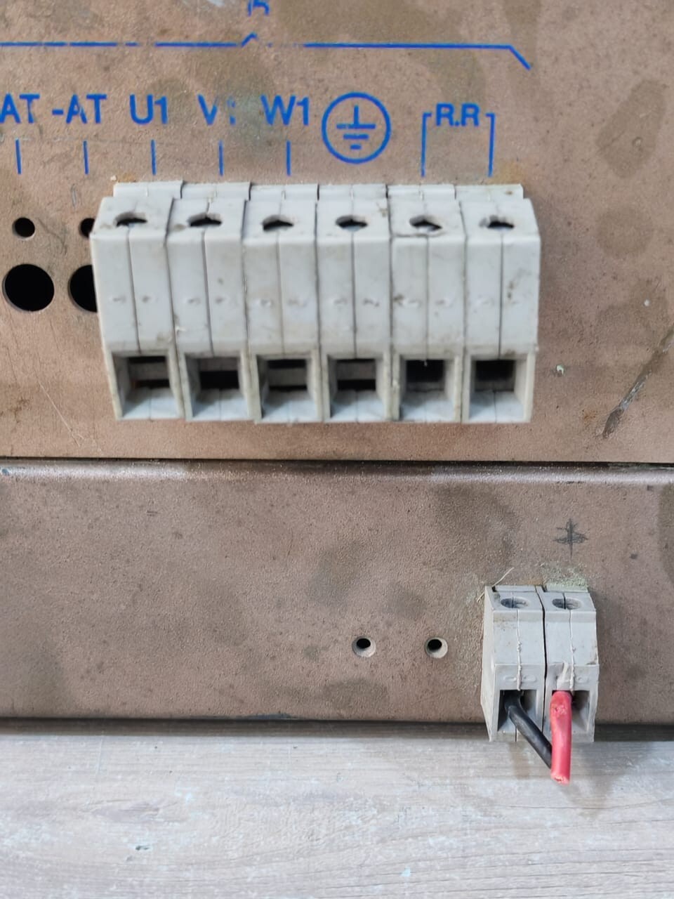 Moog CN1500A3 MOOG DBS CN1500A3 400/460V 50/60Hz 3-PHASE SERVO DRIVE 8