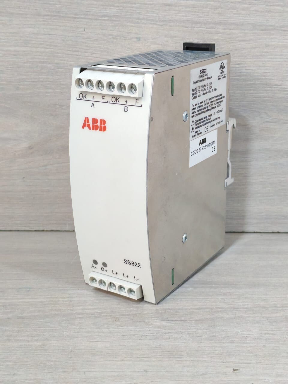 ABB DC-24 ABB SS822 3BSC610042R1 DUAL REDUNDANCY MODULE DC 24-28V.0 2