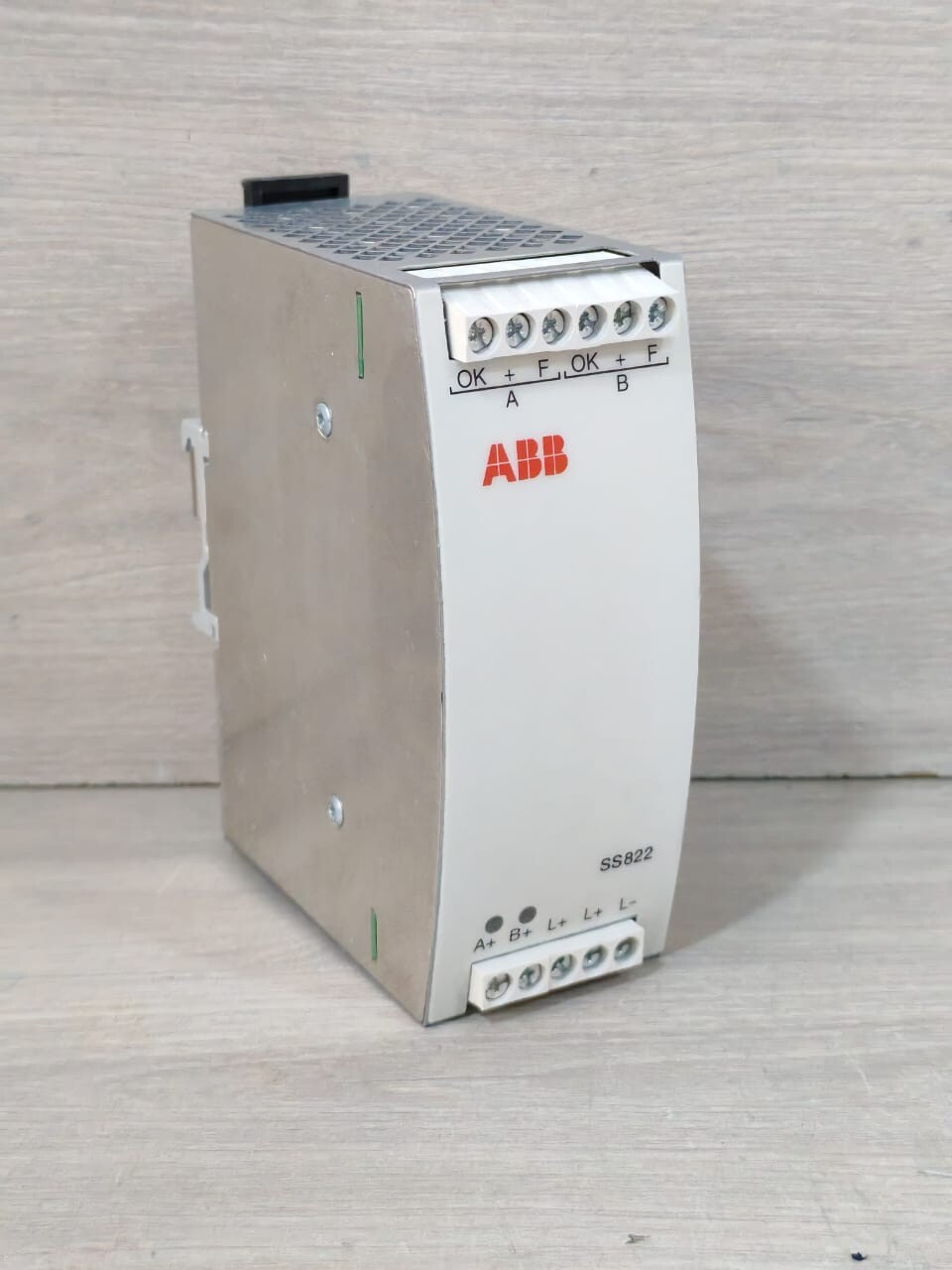 ABB DC-24 ABB SS822 3BSC610042R1 DUAL REDUNDANCY MODULE DC 24-28V.0 3