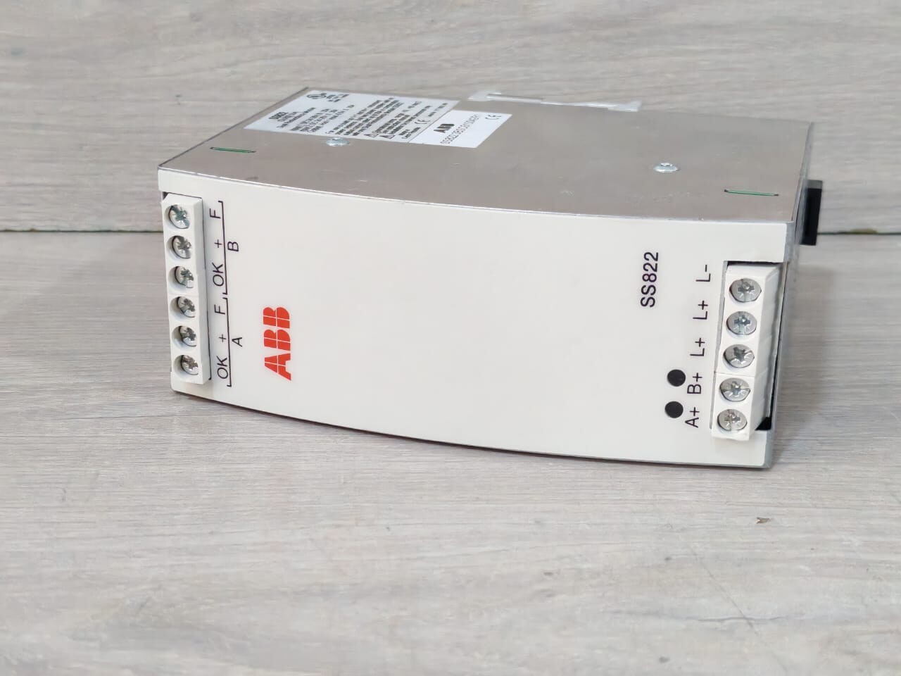 ABB DC-24 ABB SS822 3BSC610042R1 DUAL REDUNDANCY MODULE DC 24-28V.0 7