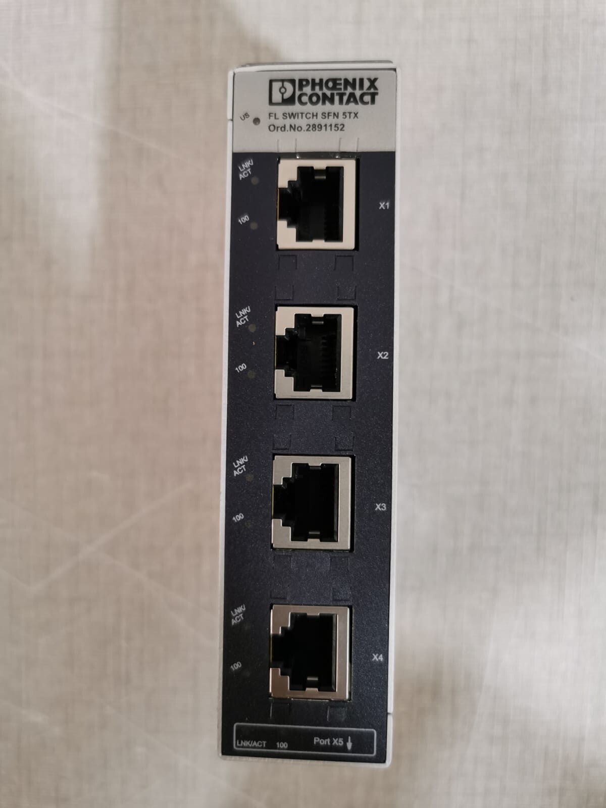 Phoenix Contact FL-SWITCH-SFN-5TX Phoenix Contact FL Switch SFN 5TX Industrial Ethernet Switch 8
