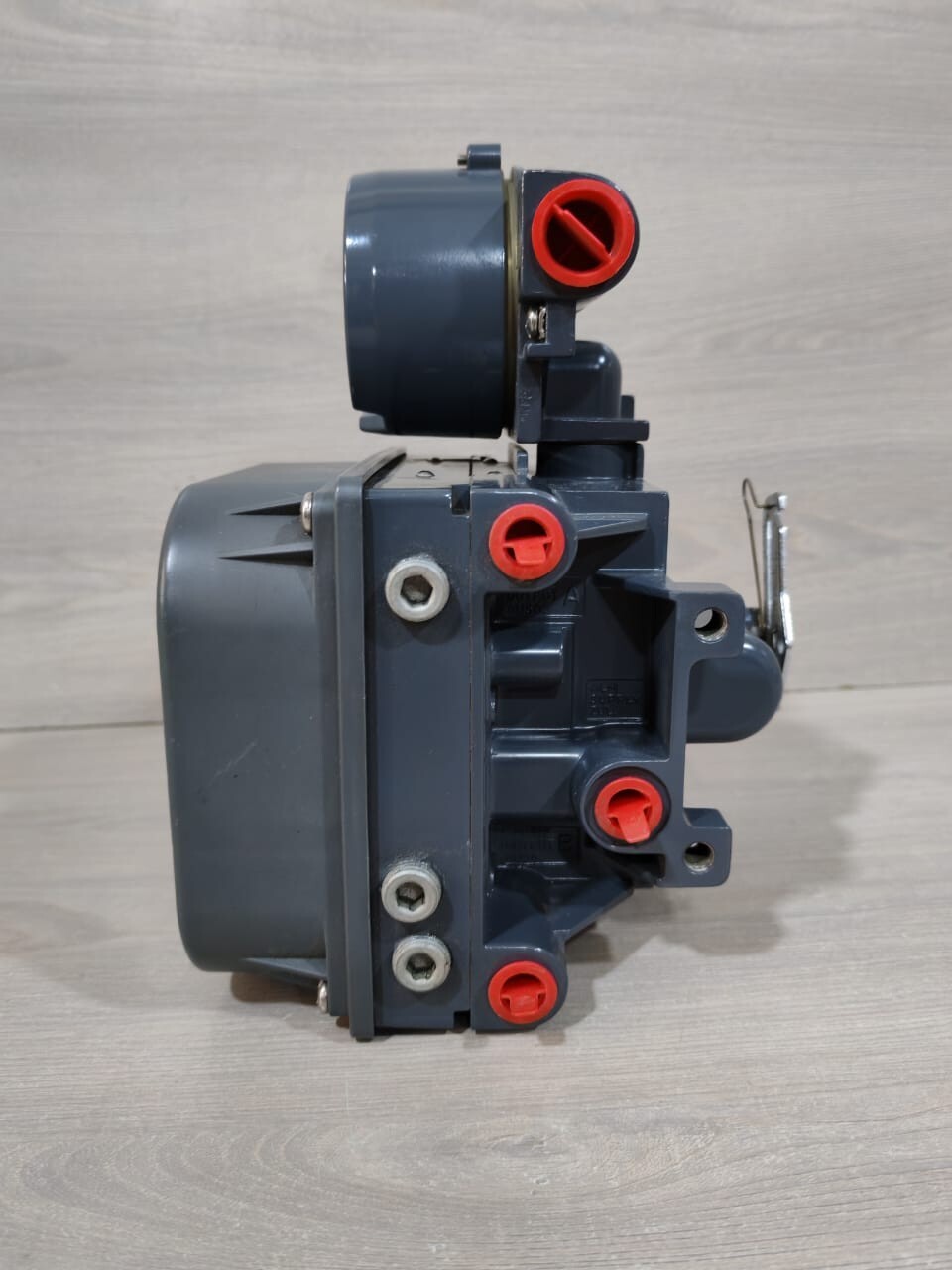 Fisher DVC6030 Fisher DVC6030 Fieldvue Electro-Pneumatic Valve Positioner 30 VDC 3