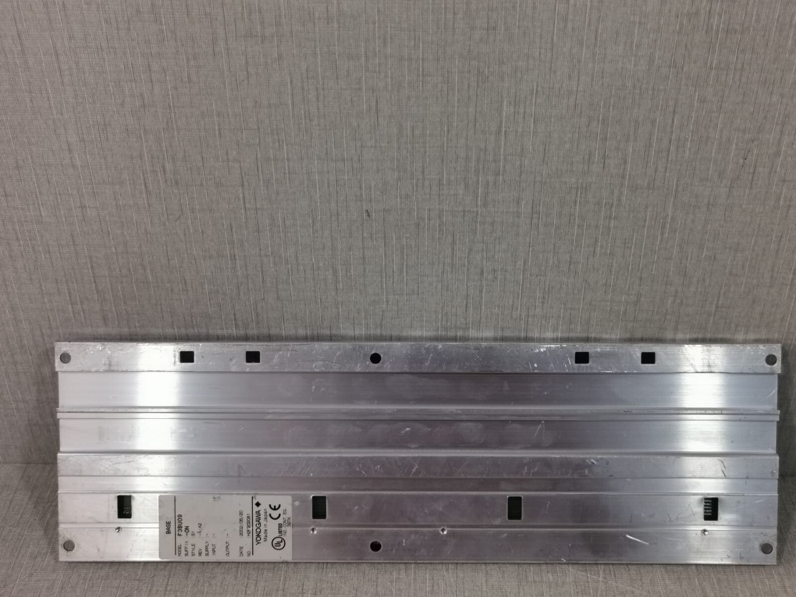 Yokogawa F3BU09-0N-S1 Yokogawa F3BU09-0N S1 Rev. A2 - 9 Slot Base Unit 5