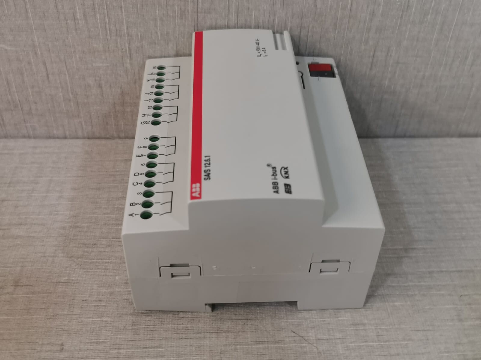 ABB R0011 ABB SA/S 12.6.1 Switch Actuator 2CDG 110 038 R0011 8