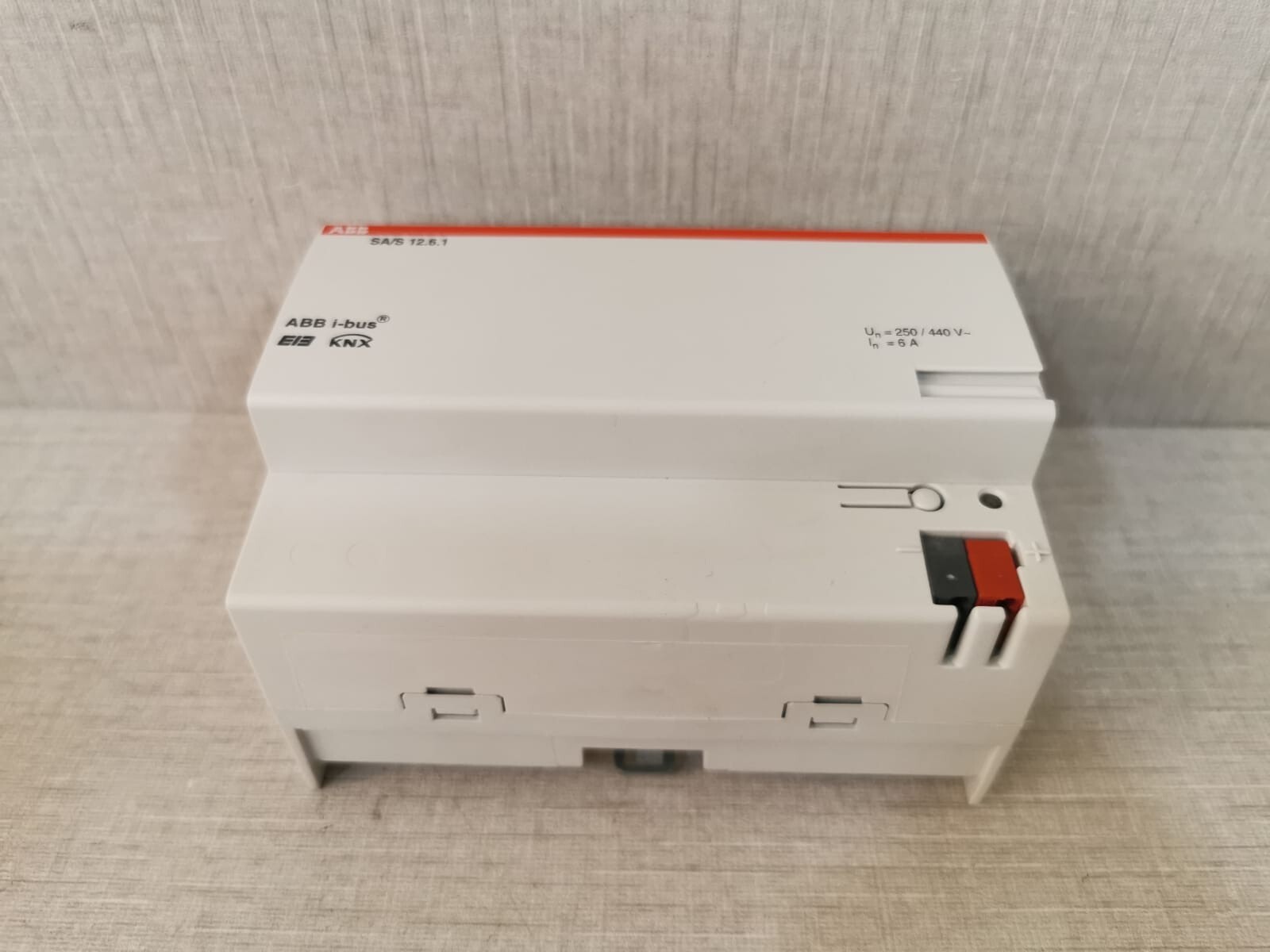 ABB R0011 ABB SA/S 12.6.1 Switch Actuator 2CDG 110 038 R0011 9