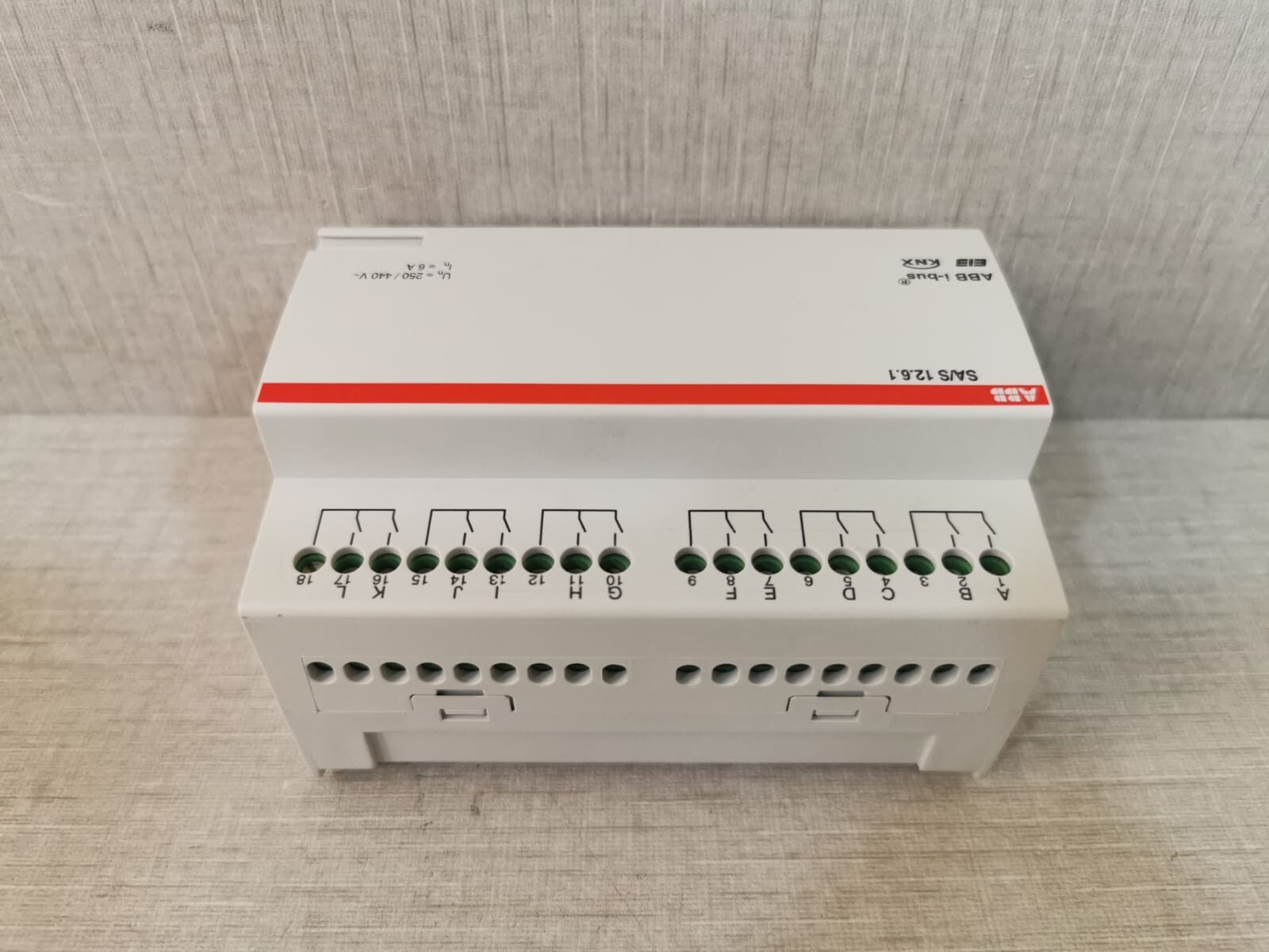 ABB R0011 ABB SA/S 12.6.1 Switch Actuator 2CDG 110 038 R0011 10