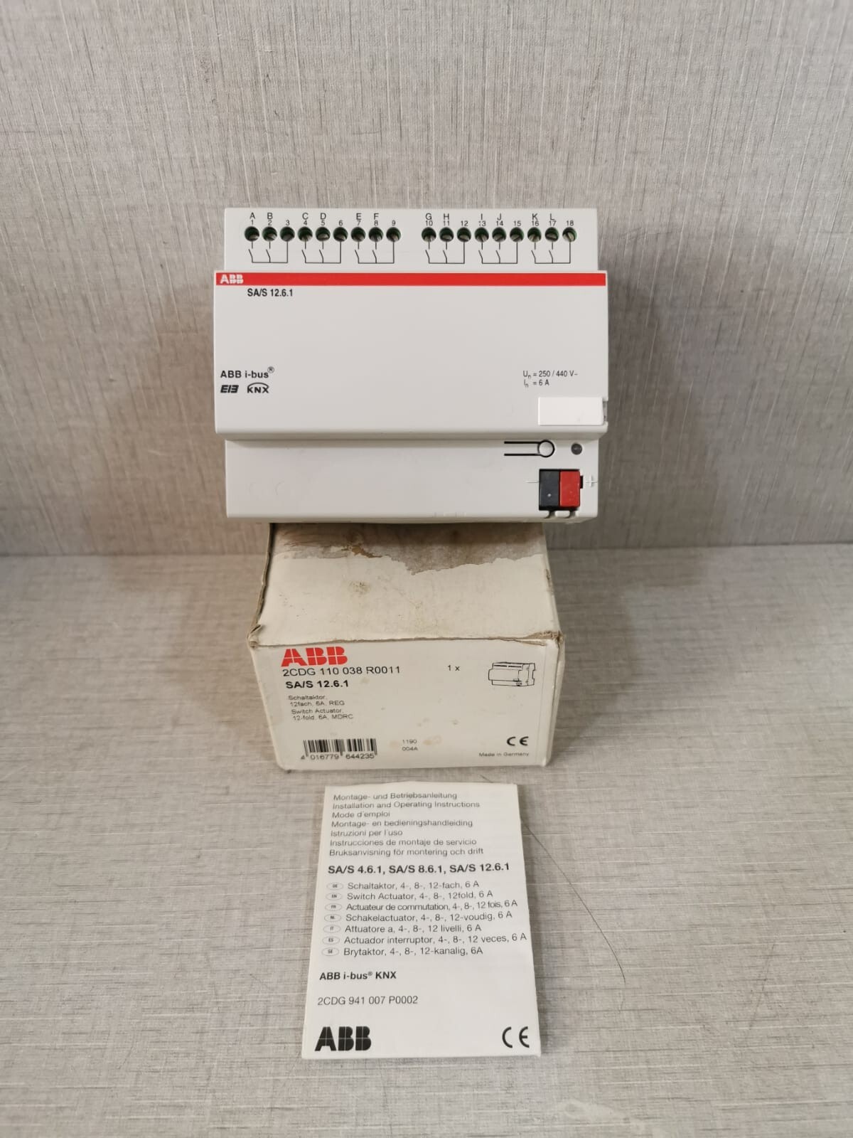 ABB SA/S 12.6.1 Switch Actuator 2CDG 110 038 R0011