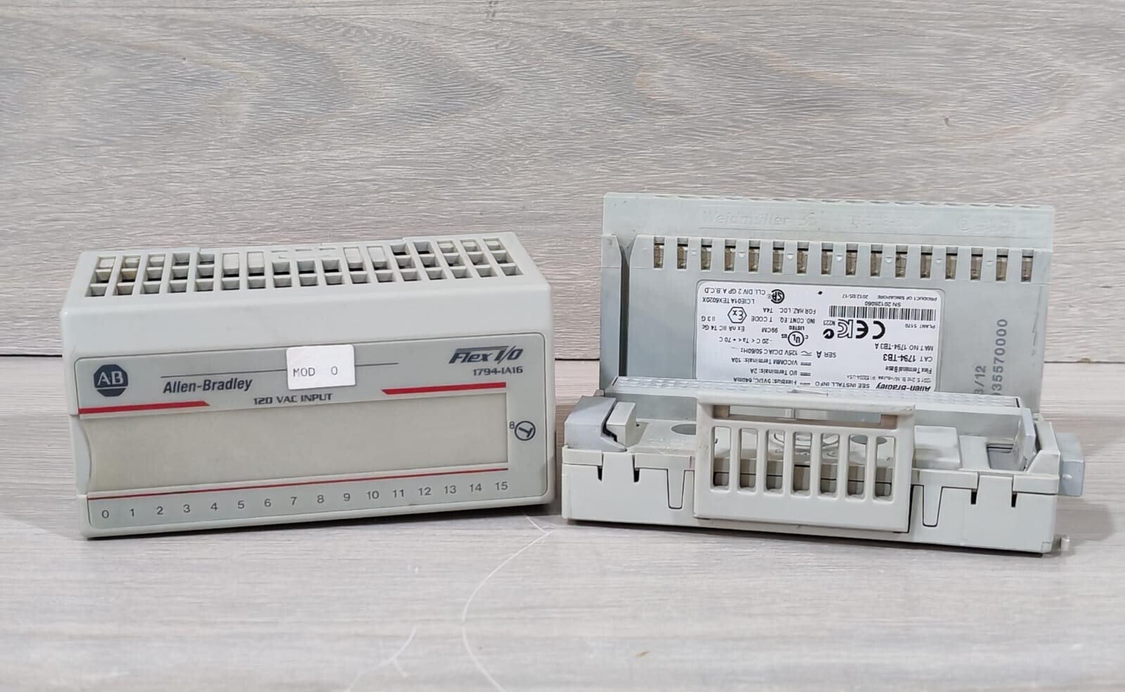 Rockwell Automation 1794-IA16 ALLEN-BRADLEY 1794-IA16 &1794-TB3 SER.A Flex I/O 120 VAC INPUT 2