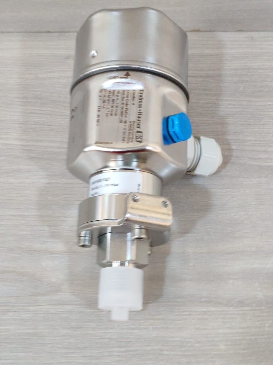 Endress+Hauser PMC41-RE11C1CC1M1 Endress+Hauser PMC41-RE11C1CC1M1 E1017f01020 0-100mBAR PRESSURE TRANSMITTER 10