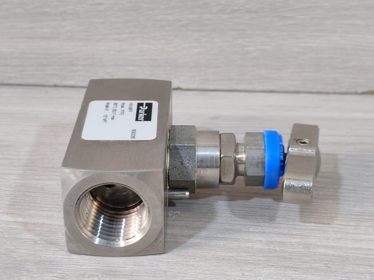 Parker HNVM8FF PARKER HNVM8FF BAR STOCK NEEDLE VALVE MONEL 6