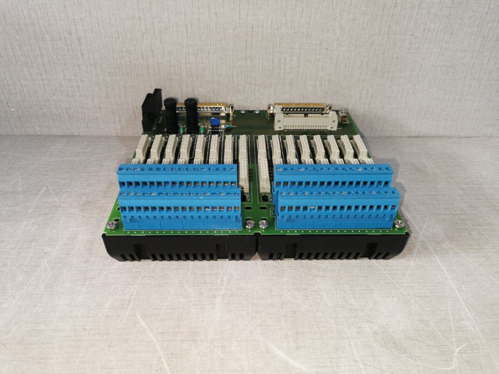 Pepperl+Fuchs HICTB16-HON-SD37-PL Pepperl+Fuchs HICTB16-HON-SD37-PL TERMINATION BOARD P/n: 195056 - w/ Broken Clip 4
