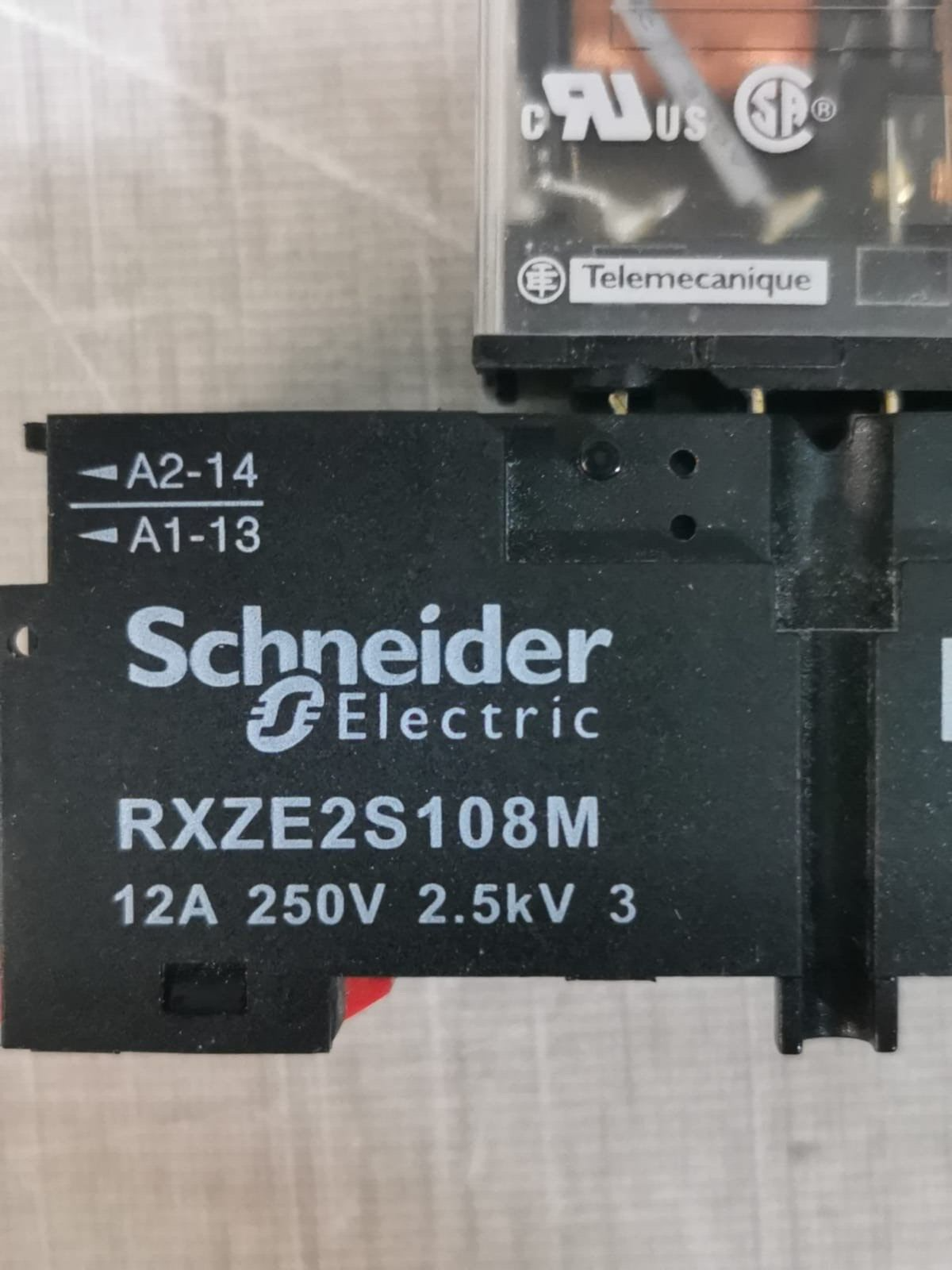 Schneider Electric RXM2AB1BD-&-RXZE2S108M Schneider Electric RXM2AB1BD & RXZE2S108M Relay Socket 2