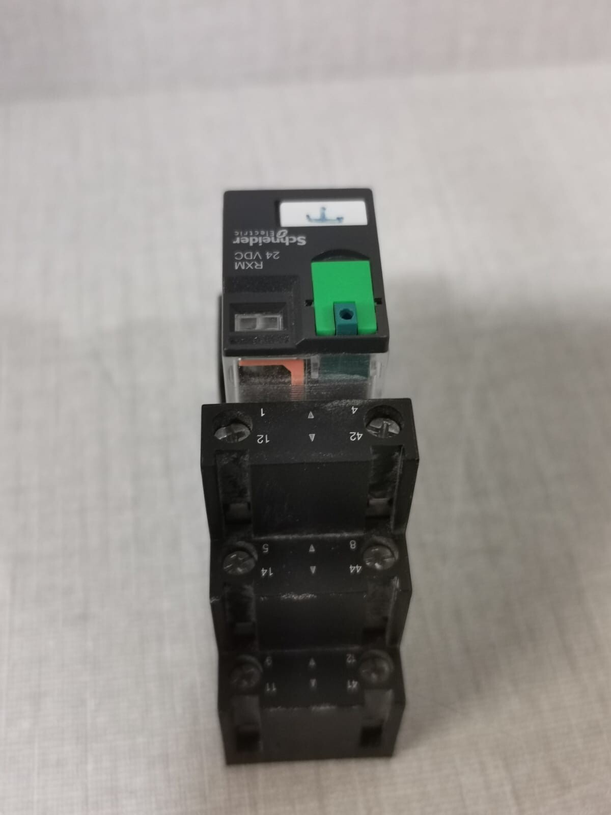 Schneider Electric RXM2AB1BD-&-RXZE2S108M Schneider Electric RXM2AB1BD & RXZE2S108M Relay Socket 5