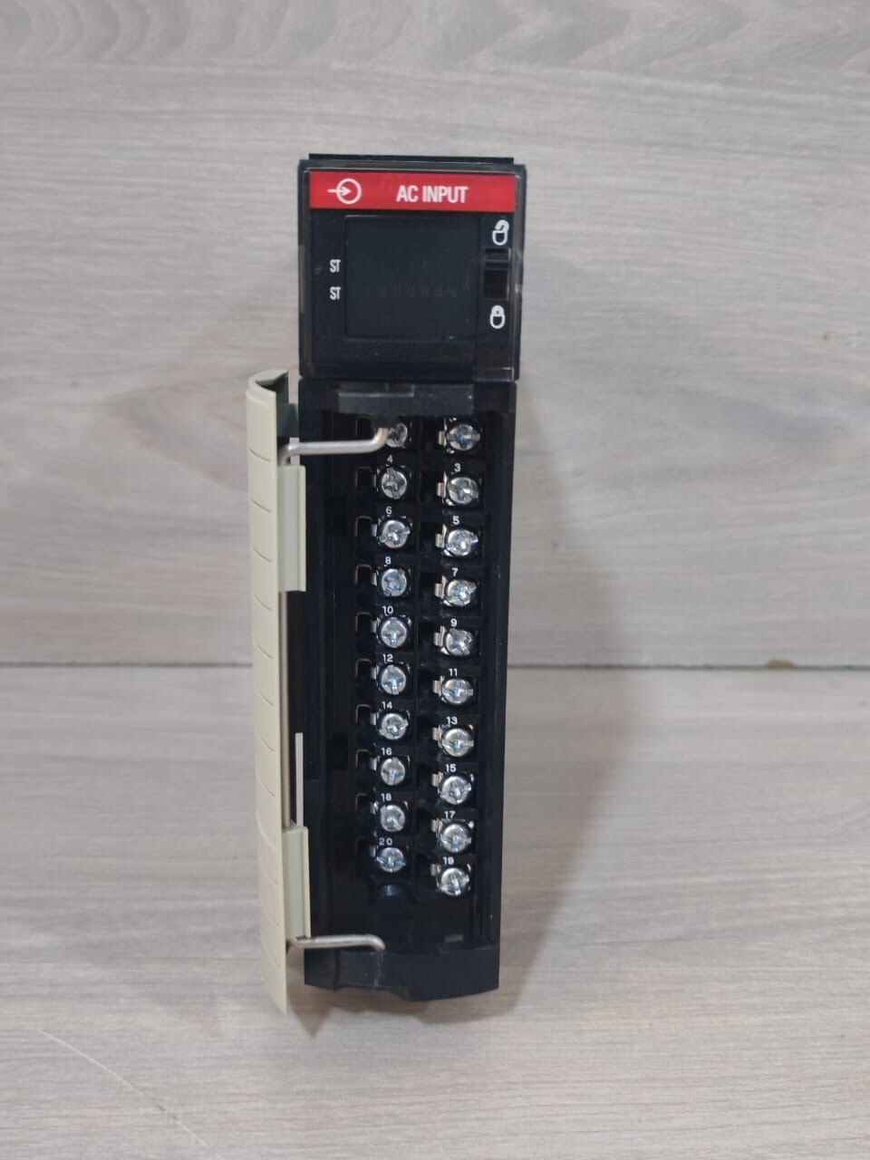 Rockwell Automation 1756-IA16 Allen-Bradley 1756-IA16/A H01 Input Module Catalog 96259076 A01 2