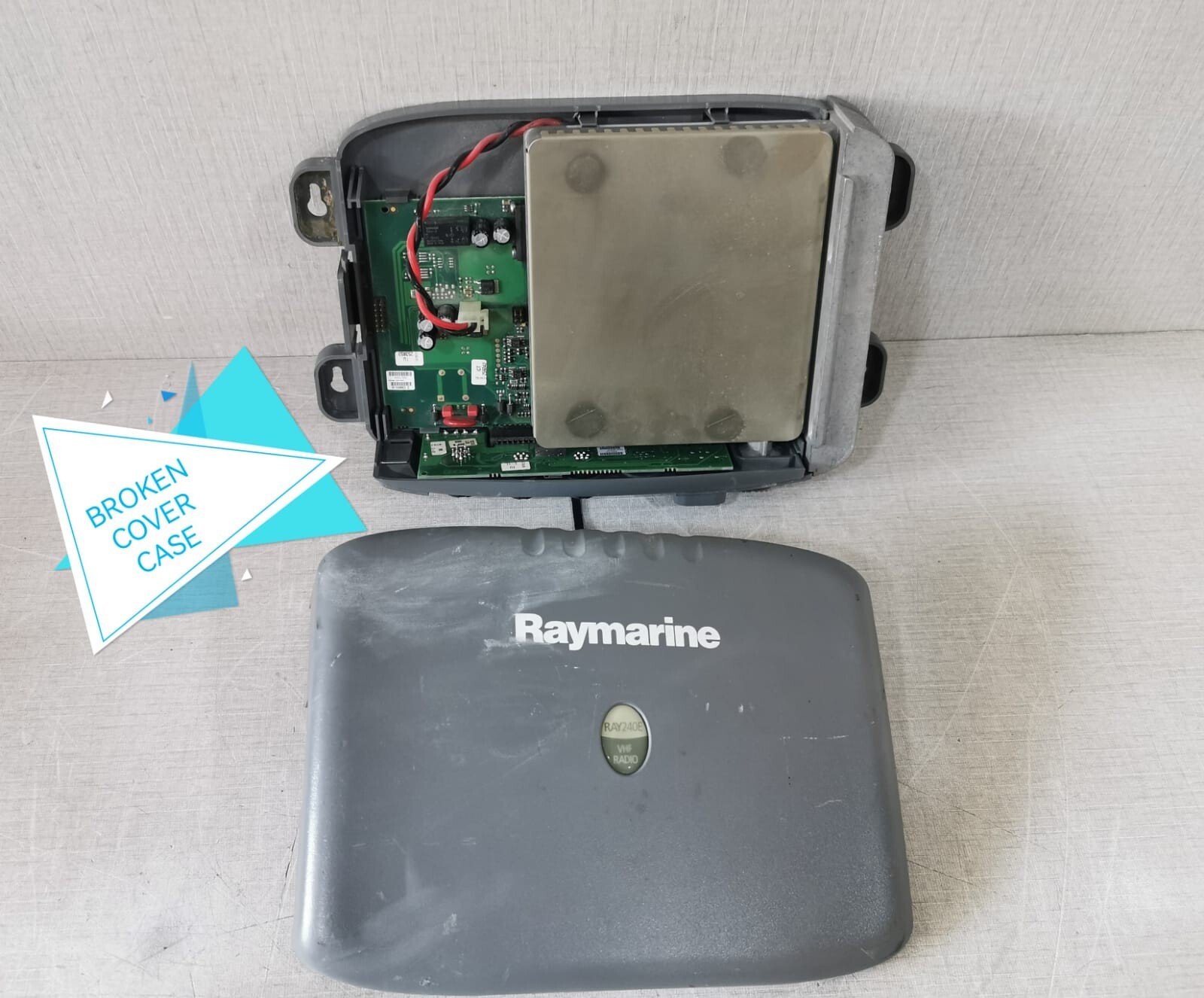 Raymarine RAY240E Raymarine RAY240E VHF Radio Transceiver R49131, 10.8-15.6VDC - Broken Cover Case 2