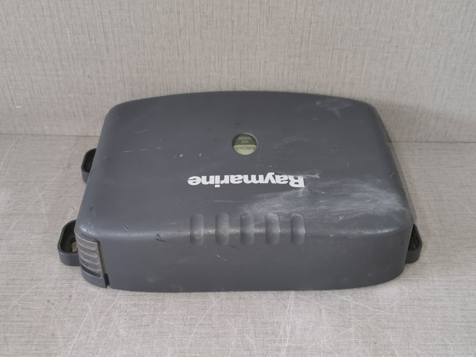 Raymarine RAY240E Raymarine RAY240E VHF Radio Transceiver R49131, 10.8-15.6VDC - Broken Cover Case 7