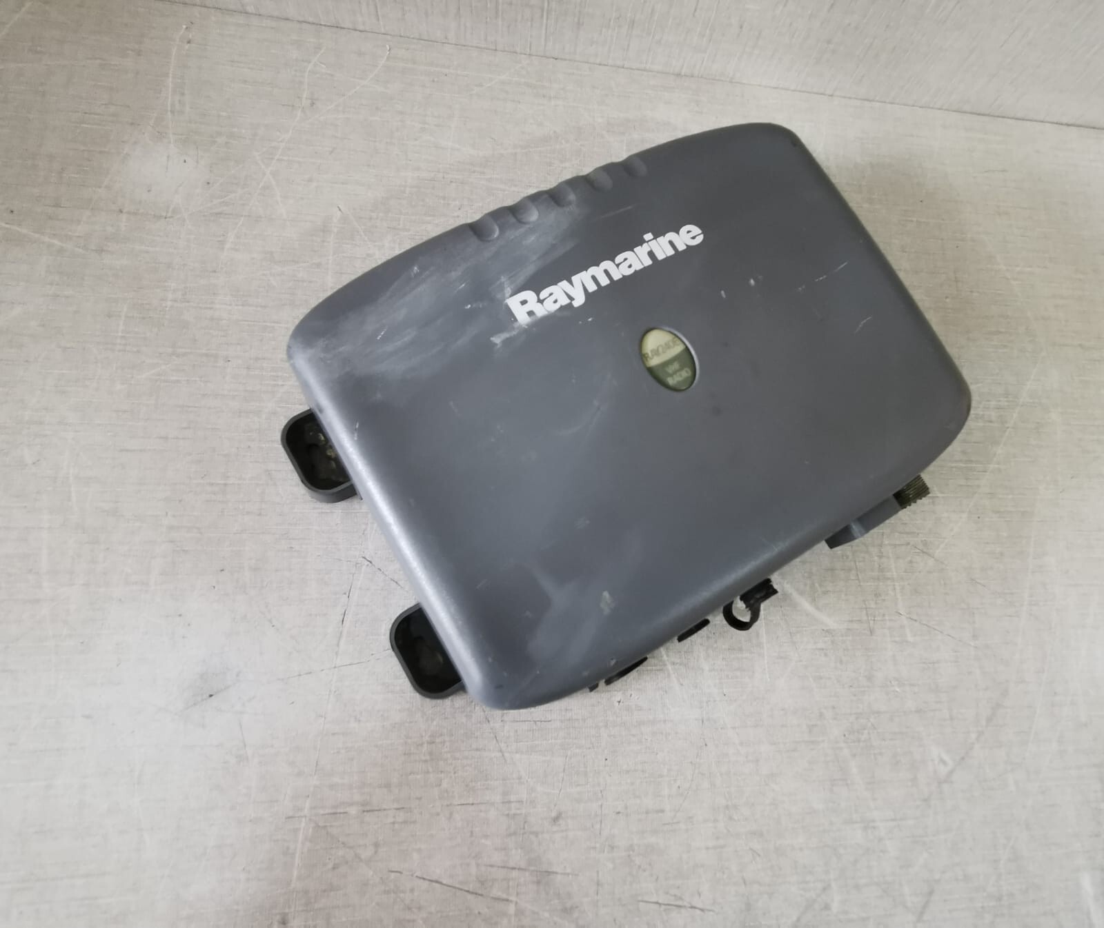 Raymarine RAY240E Raymarine RAY240E VHF Radio Transceiver R49131, 10.8-15.6VDC - Broken Cover Case 10