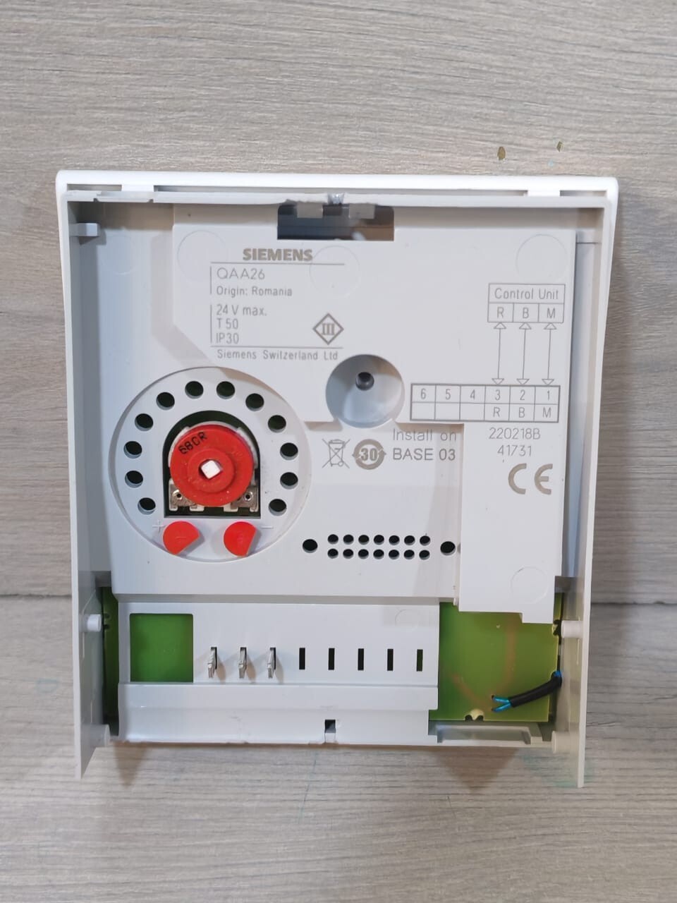Siemens QAA26 Siemens QAA26 Room Temperature Sensor 2