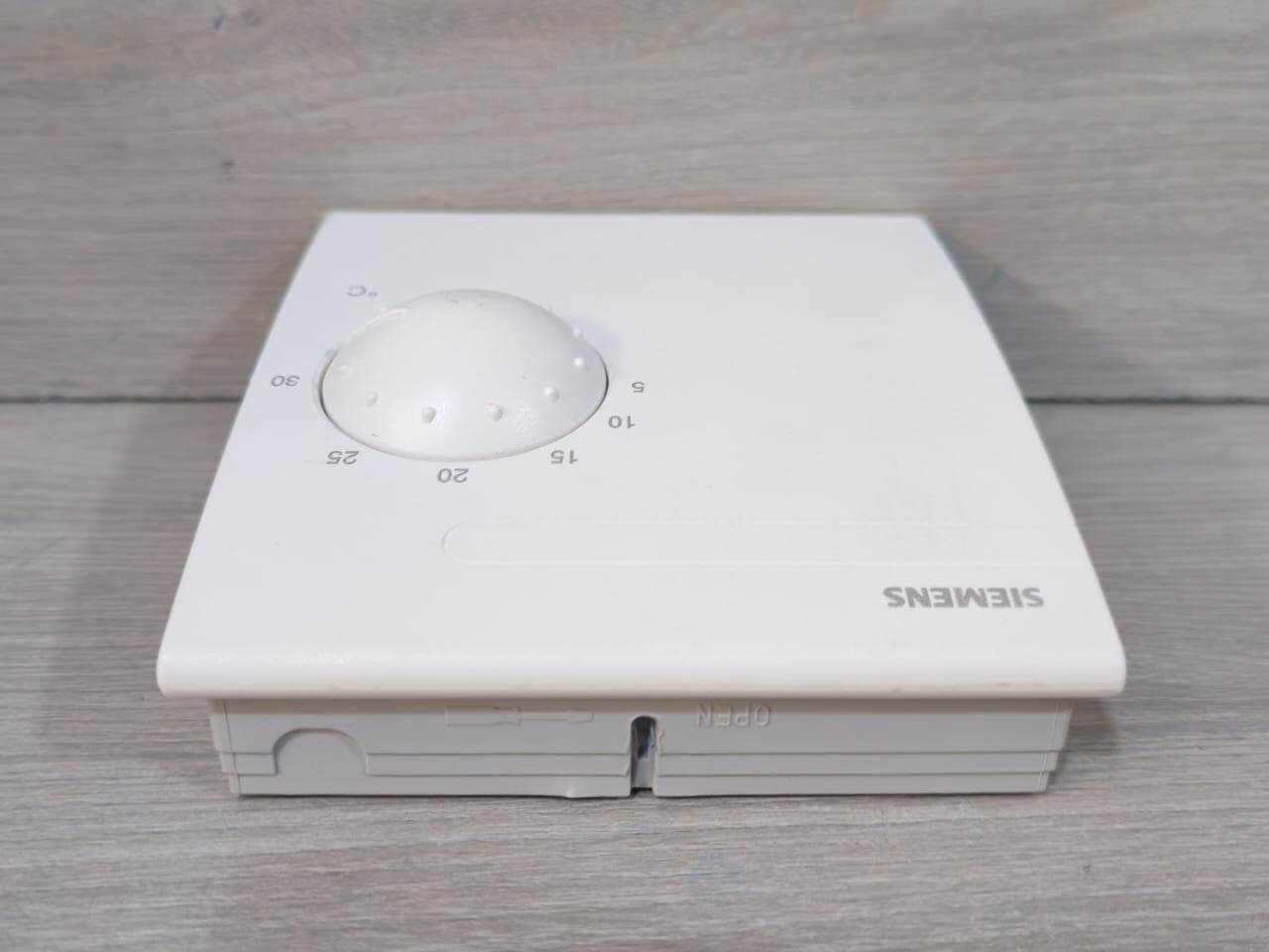 Siemens QAA26 Siemens QAA26 Room Temperature Sensor 6