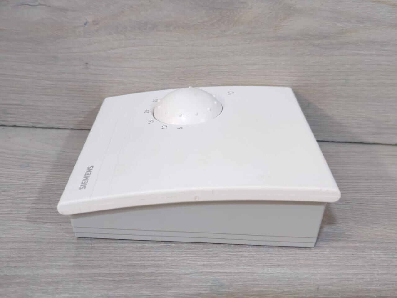 Siemens QAA26 Siemens QAA26 Room Temperature Sensor 9