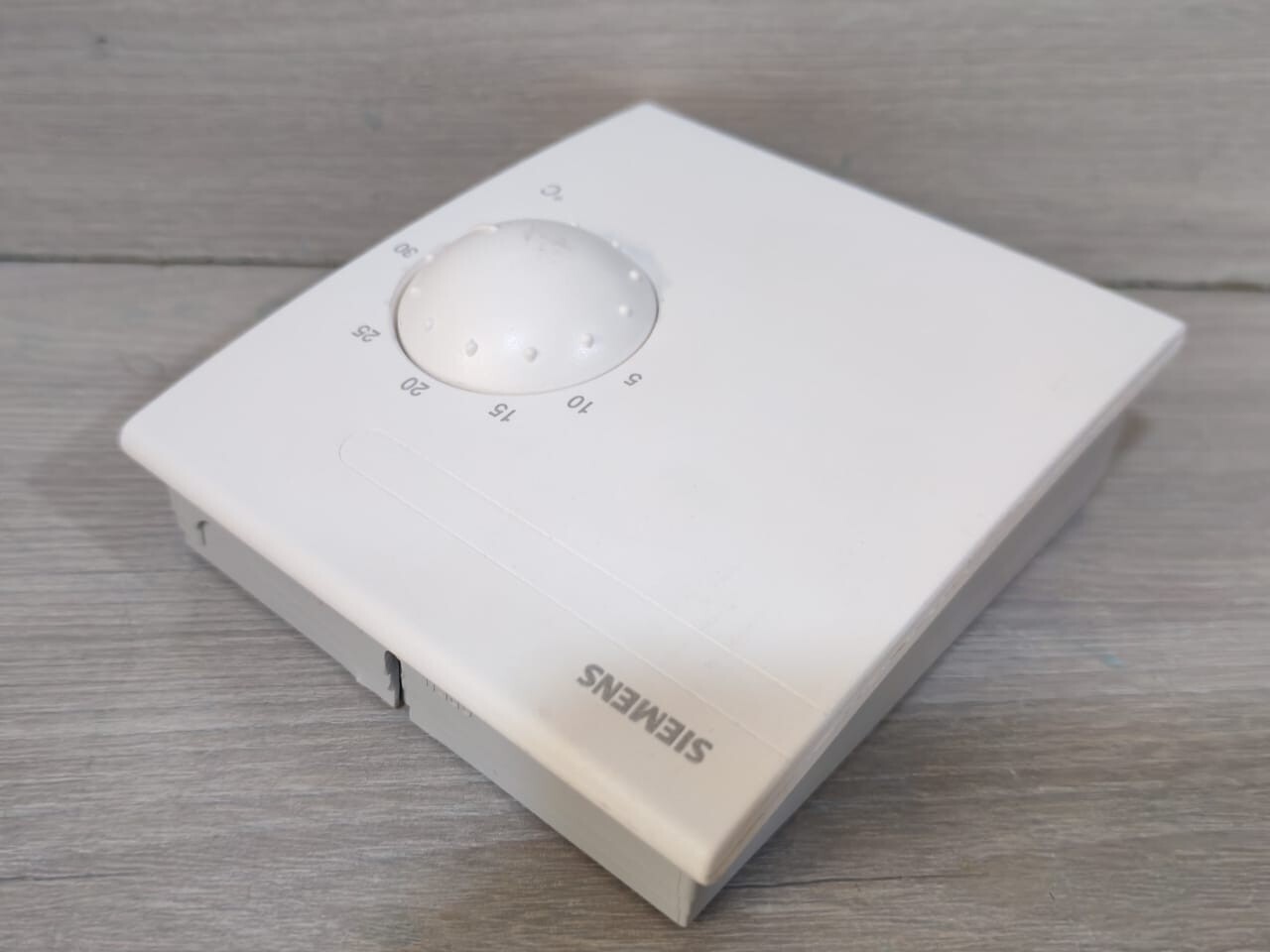 Siemens QAA26 Siemens QAA26 Room Temperature Sensor 10