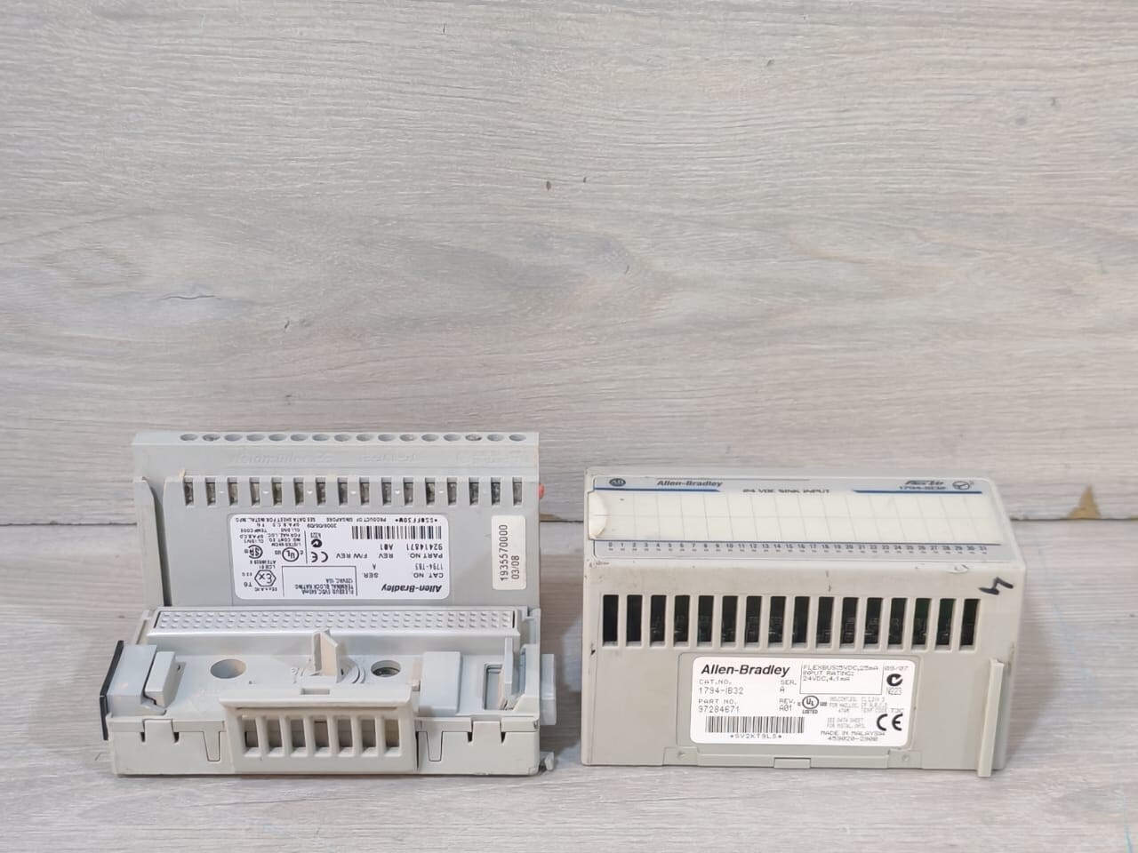 Rockwell Automation 1794-IB32 Allen-Bradley 1794-IB32 Ser.A 97284671 Rev.A01 W/ 1794-TB3 Ser.A 92414871 Base 2