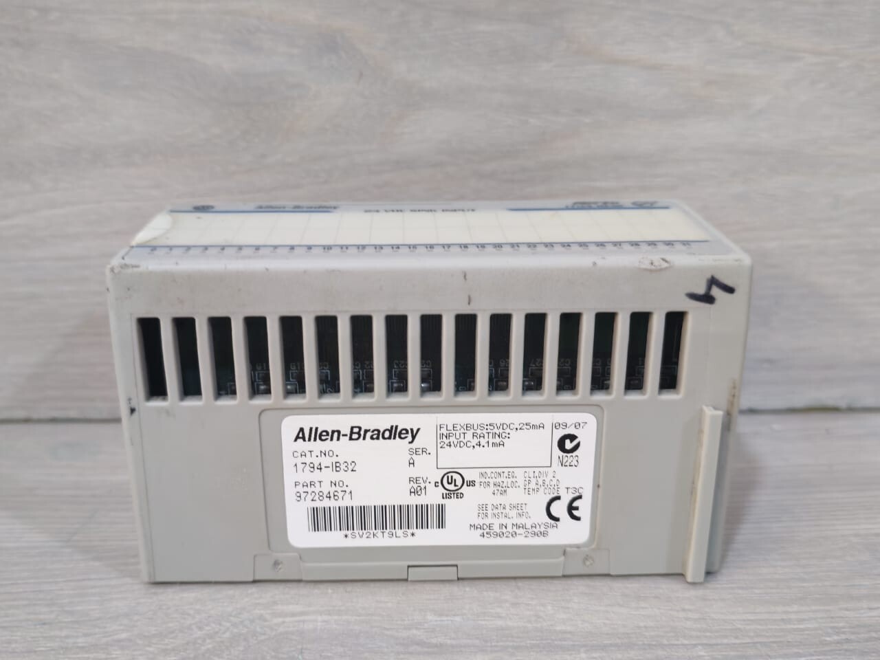 Rockwell Automation 1794-IB32 Allen-Bradley 1794-IB32 Ser.A 97284671 Rev.A01 W/ 1794-TB3 Ser.A 92414871 Base 4