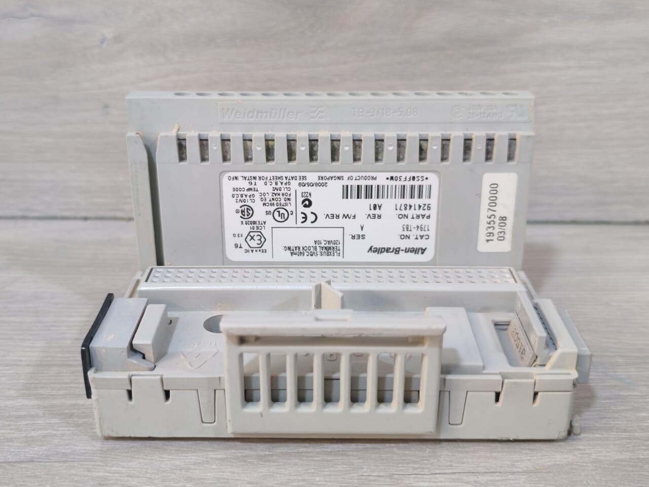 Rockwell Automation 1794-IB32 Allen-Bradley 1794-IB32 Ser.A 97284671 Rev.A01 W/ 1794-TB3 Ser.A 92414871 Base 6