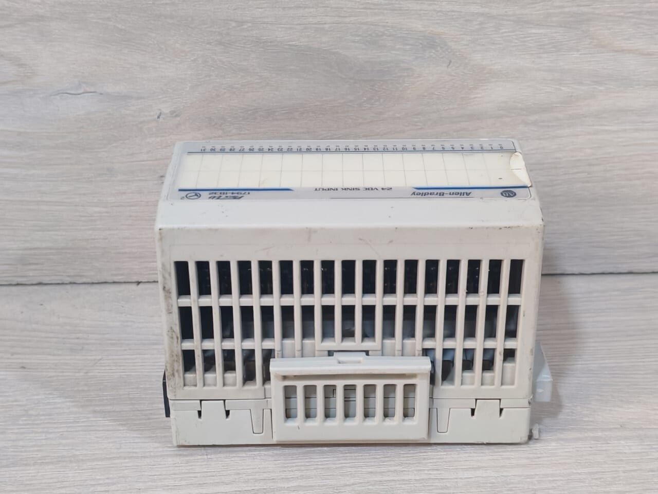 Rockwell Automation 1794-IB32 Allen-Bradley 1794-IB32 Ser.A 97284671 Rev.A01 W/ 1794-TB3 Ser.A 92414871 Base 8
