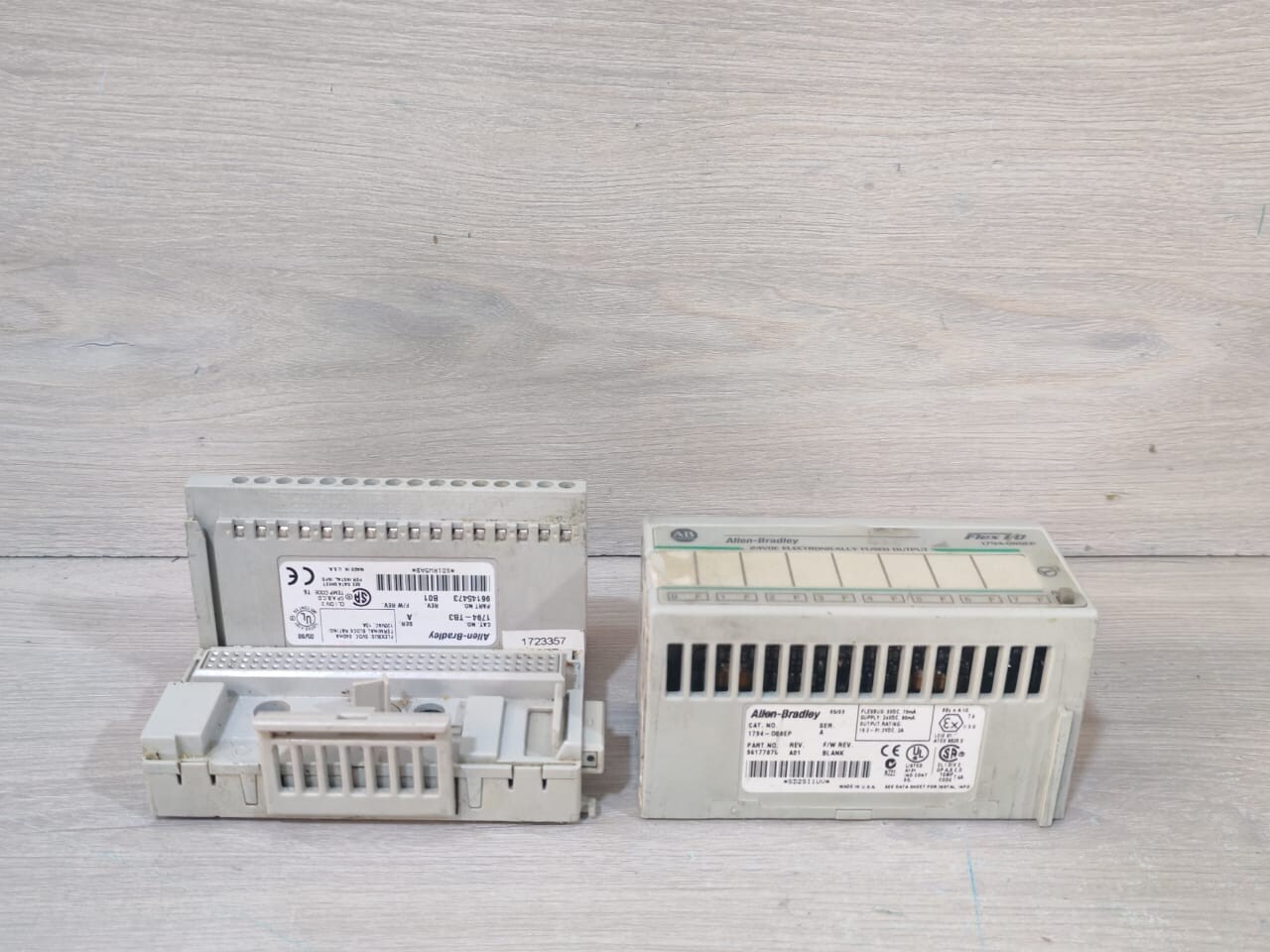 Rockwell Automation 1794-0B8EP Allen-Bradley 1794-0B8EP Ser.A 96177876 Rev.A01 W/ 1794-TB3 Ser.A 96145473 Base 2
