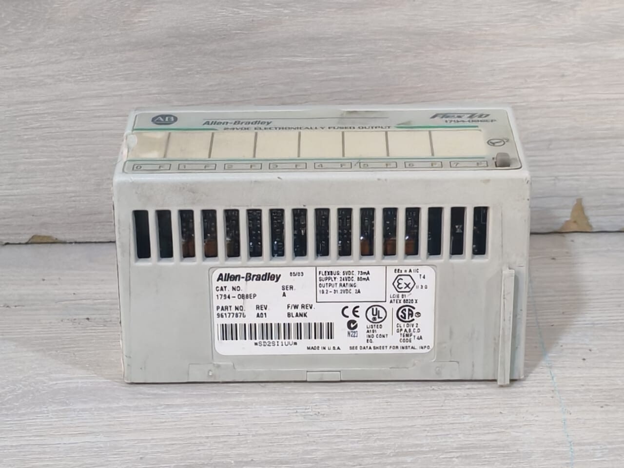 Rockwell Automation 1794-0B8EP Allen-Bradley 1794-0B8EP Ser.A 96177876 Rev.A01 W/ 1794-TB3 Ser.A 96145473 Base 4