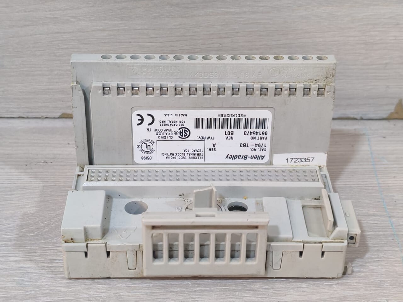 Rockwell Automation 1794-0B8EP Allen-Bradley 1794-0B8EP Ser.A 96177876 Rev.A01 W/ 1794-TB3 Ser.A 96145473 Base 6