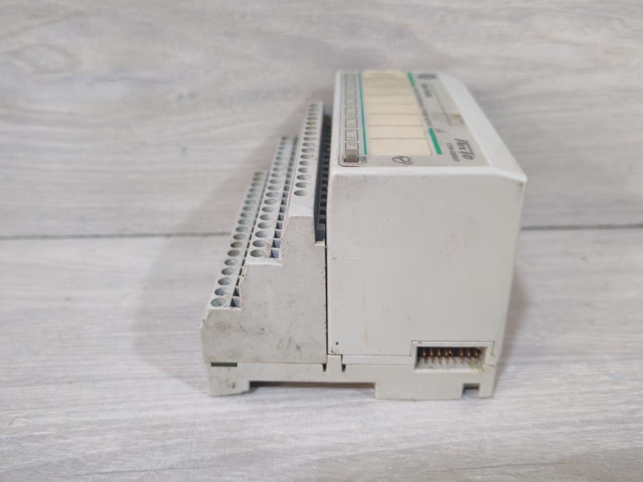 Rockwell Automation 1794-0B8EP Allen-Bradley 1794-0B8EP Ser.A 96177876 Rev.A01 W/ 1794-TB3 Ser.A 96145473 Base 9