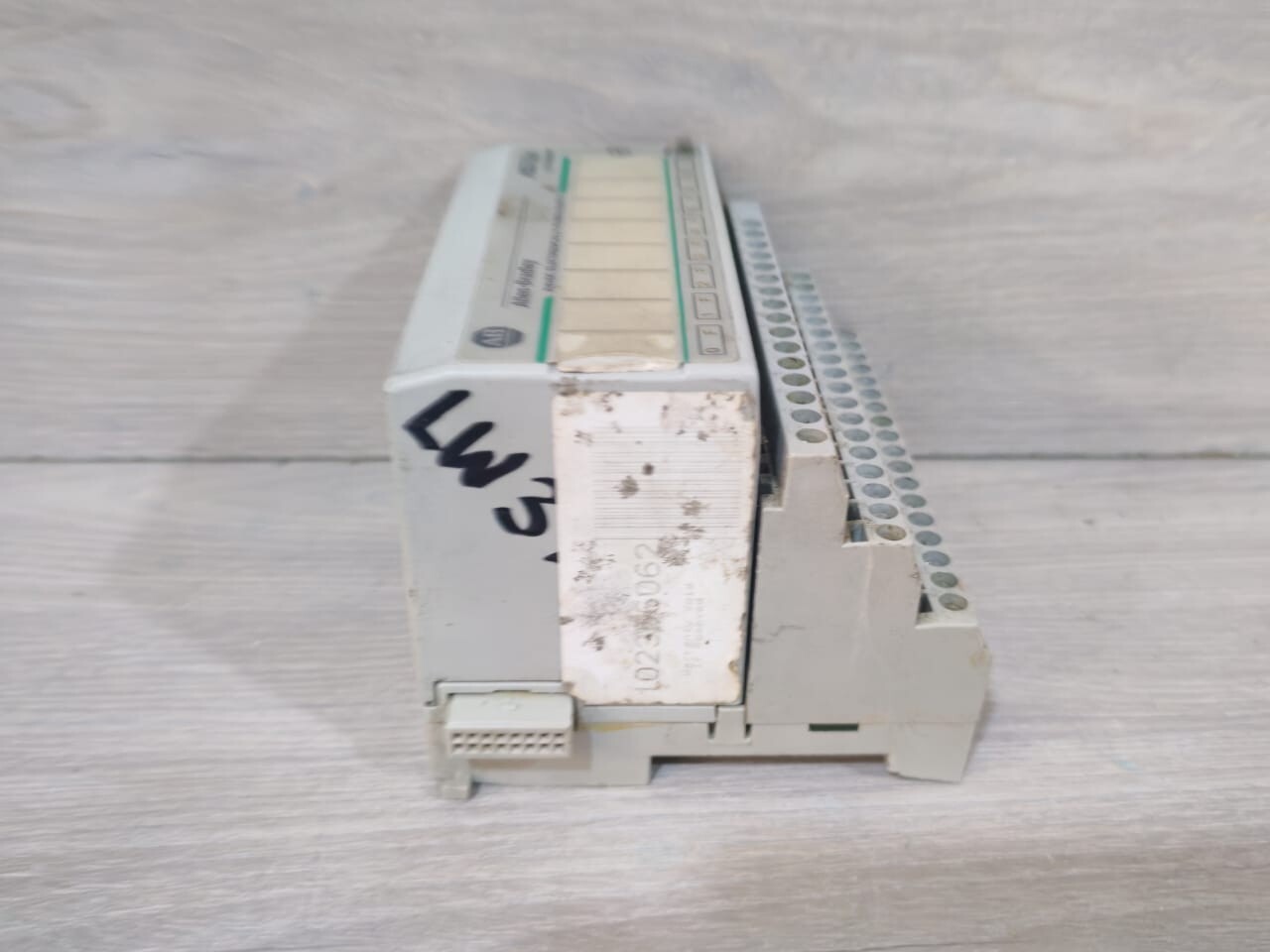 Rockwell Automation 1794-0B8EP Allen-Bradley 1794-0B8EP Ser.A 96177876 Rev.A01 W/ 1794-TB3 Ser.A 96145473 Base 10