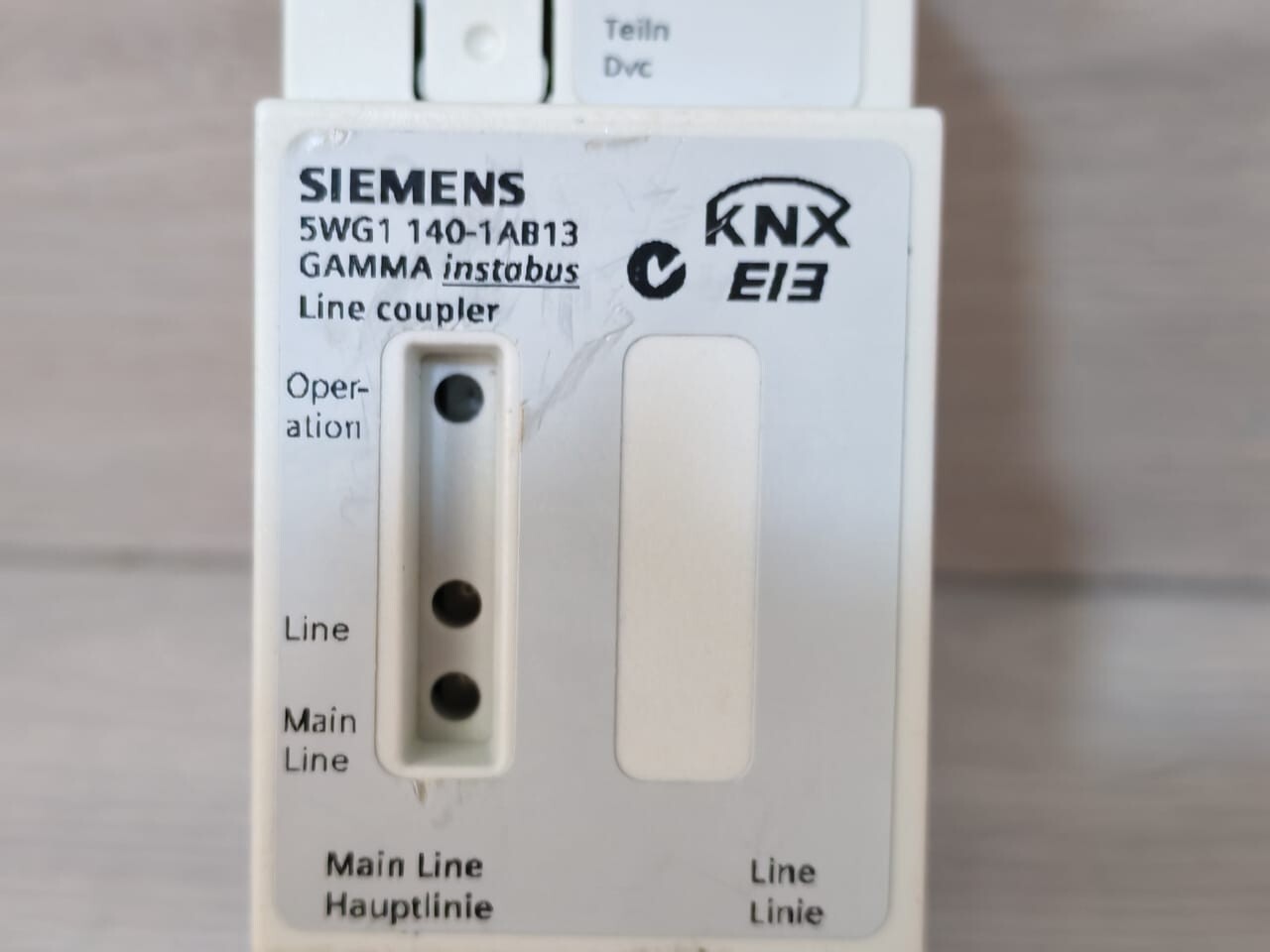 Siemens 5WG1 140-1AB13 SIEMENS GAMMA 5WG1 140-1AB13 INSTABUS LINE COUPLER 2