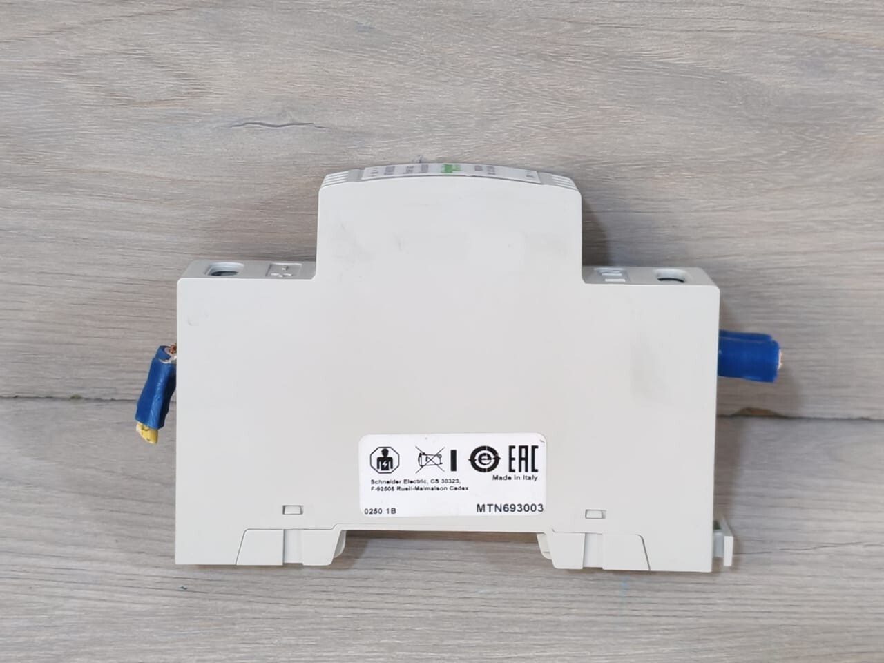 Schneider Electric MTN693003 Schneider Electric MTN693003 Power Supply Reg/24V DC/ CC / 0.4A 4