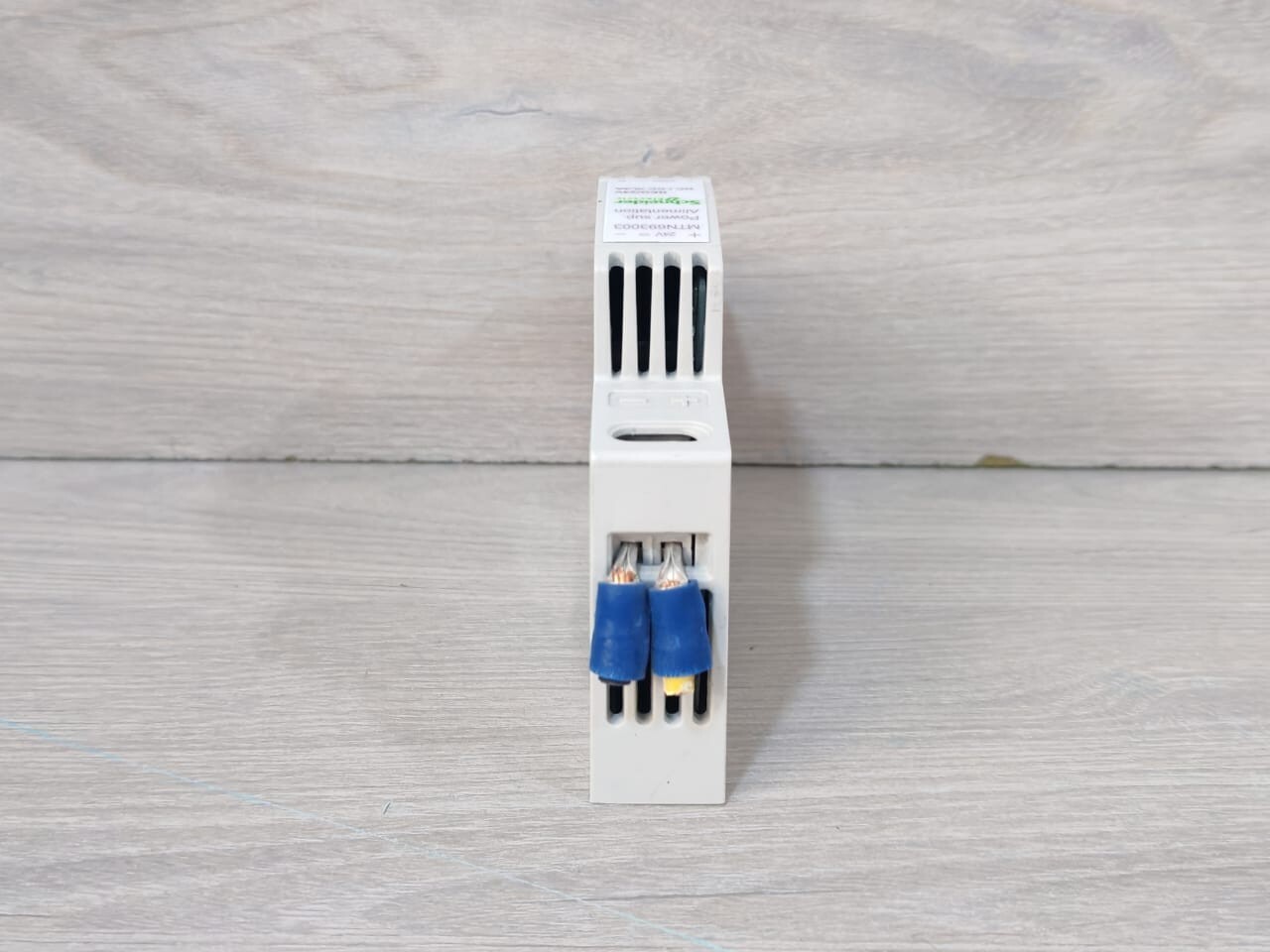 Schneider Electric MTN693003 Schneider Electric MTN693003 Power Supply Reg/24V DC/ CC / 0.4A 6