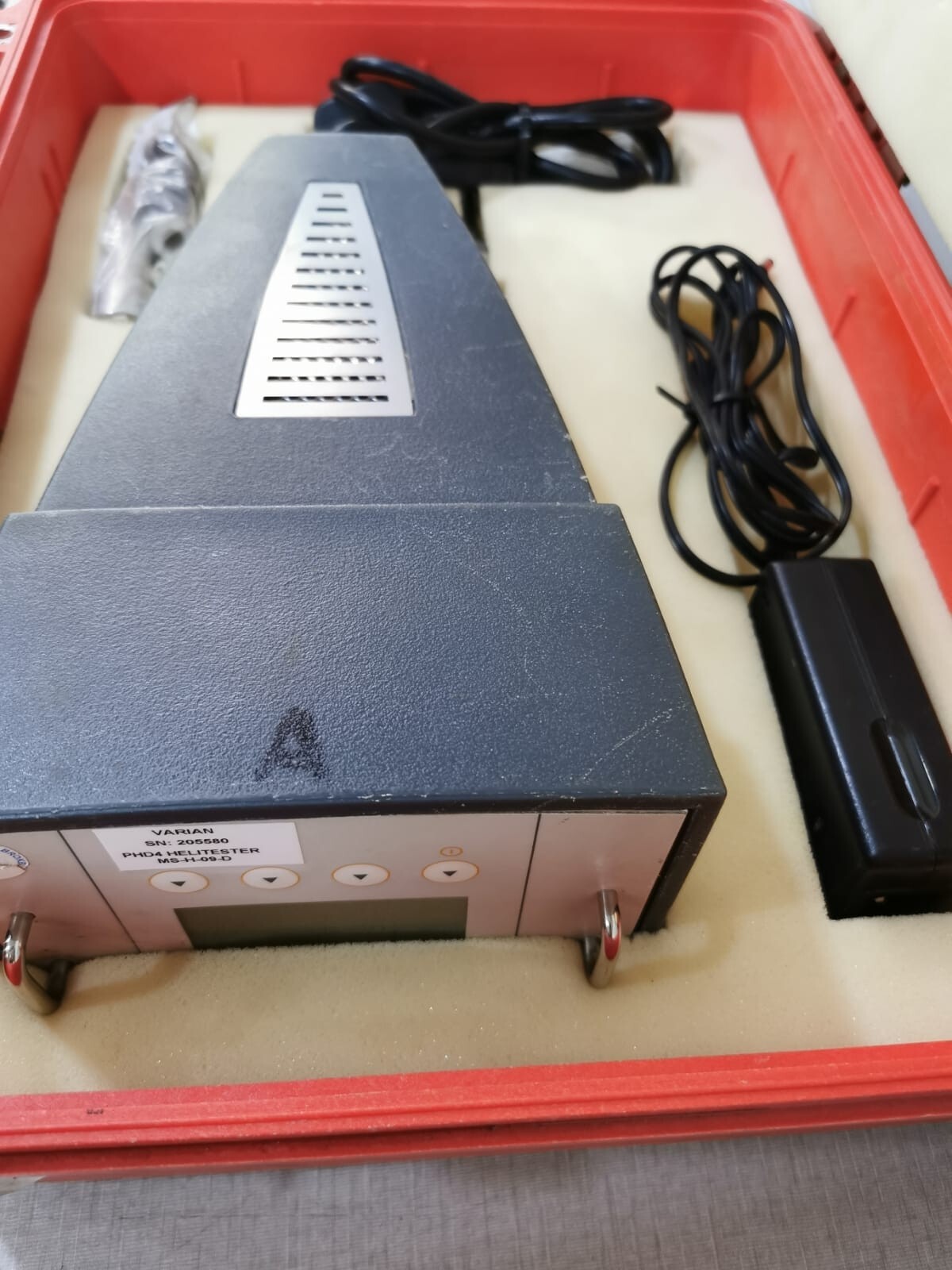 Varian PHD-4 Varian PHD-4 Portable Helium Leak Detector with Case Box 10