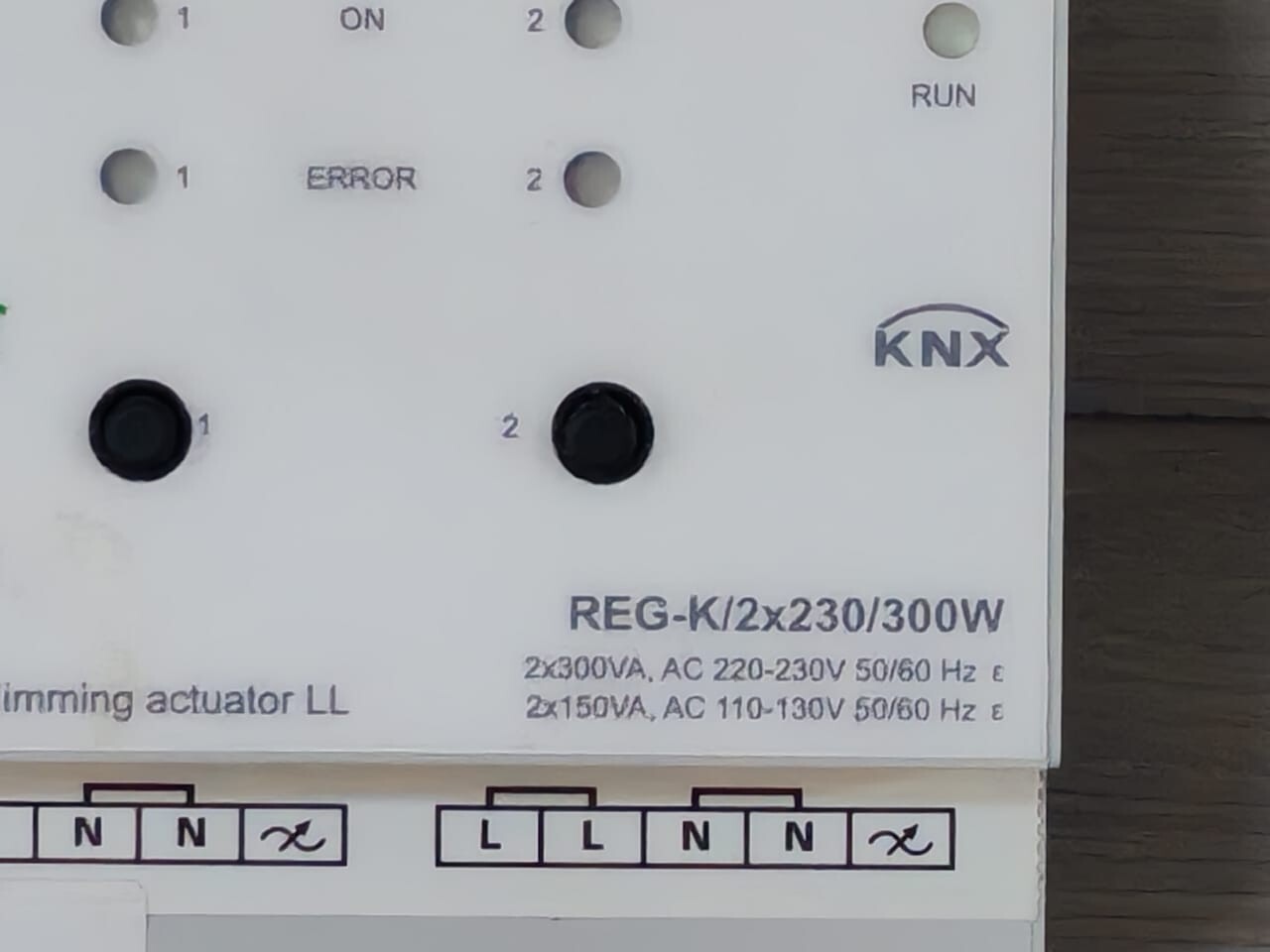 Schneider Electric MTN6710-0002 Schneider Electric MTN6710-0002 Knx Universal Dimming Actuator 4