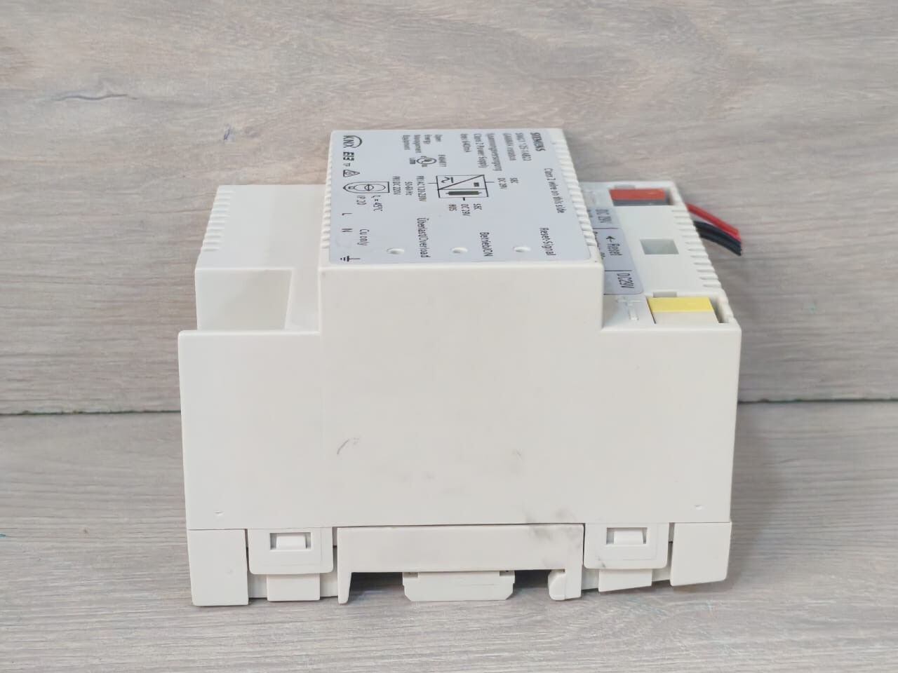 Siemens 5WG1 125-1AB22 Siemens 5WG1 125-1AB22 Gamma Instabus Power Supply 6