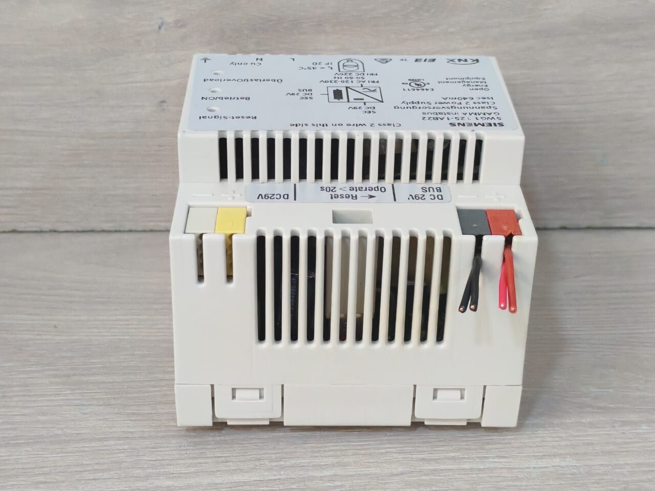 Siemens 5WG1 125-1AB22 Siemens 5WG1 125-1AB22 Gamma Instabus Power Supply 8