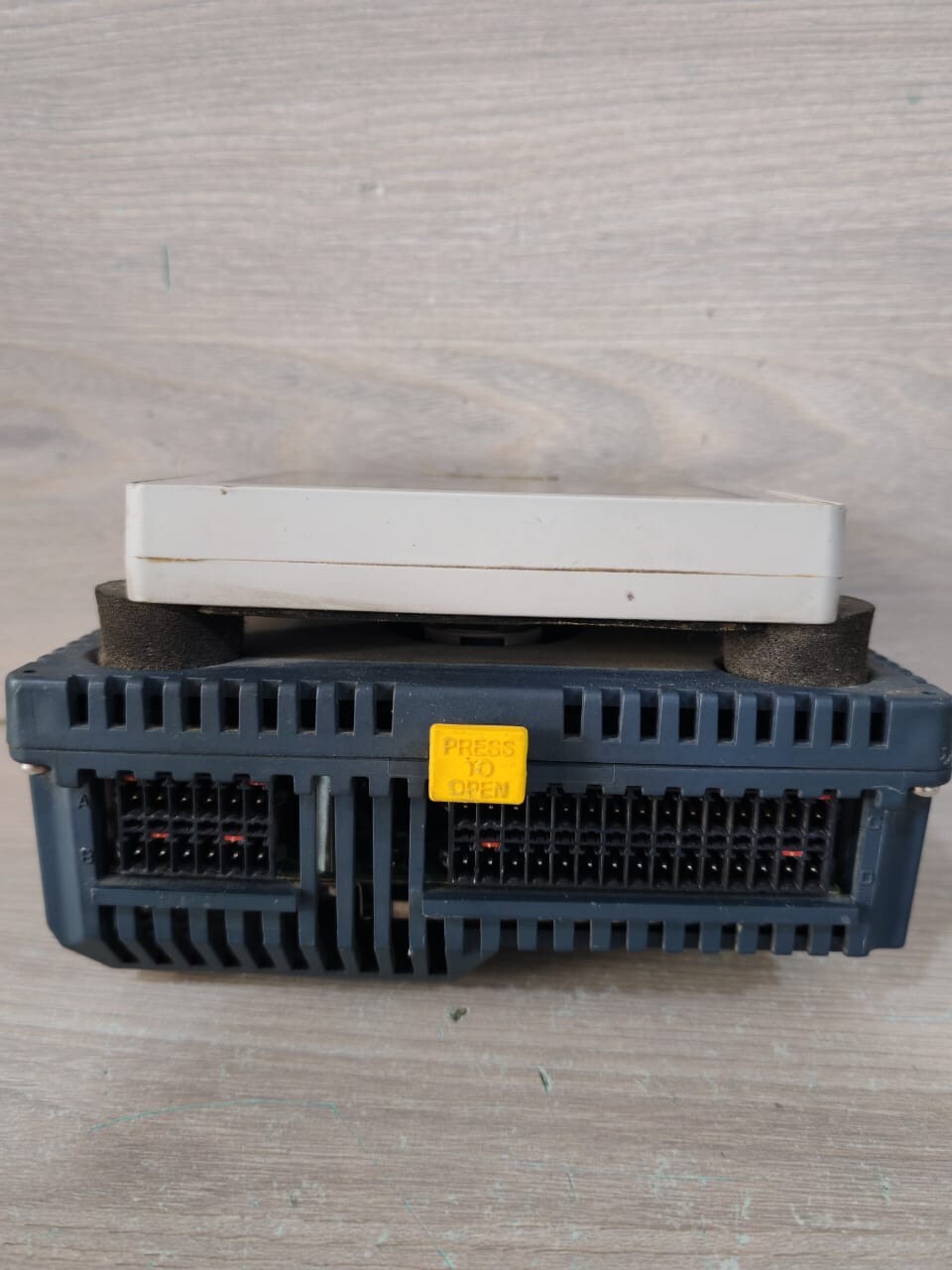 PROFACE PFXLM4201TADDC PRO-FACE PFXLM4201TADDC HMI CONTROL UNIT LM4201TADDC PV:04 RL:09 SV:5.0 7