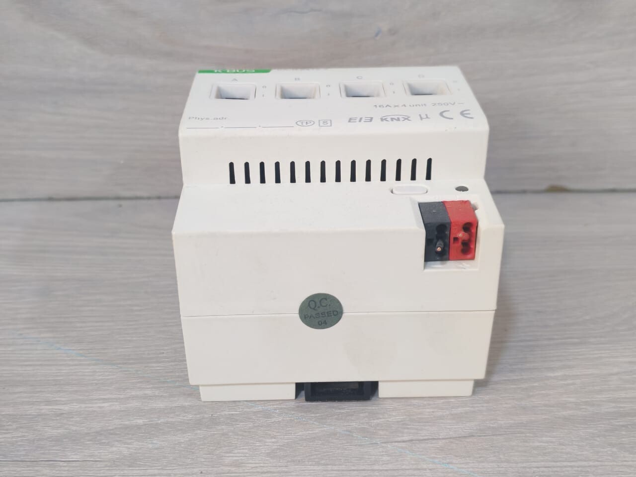 Unbranded KA/R 0416.2 K-BUS KA/R 0416.2 KNX Switch Actuator 6