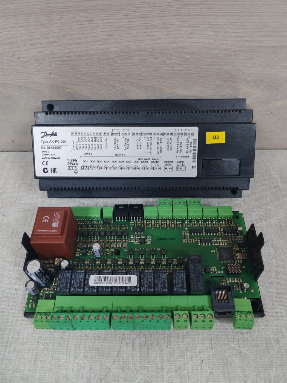 Danfoss 084B8007 Danfoss AK-PC 530 Capacity Controller 084B8007 24Va.c 50/60Hz 8VA 2