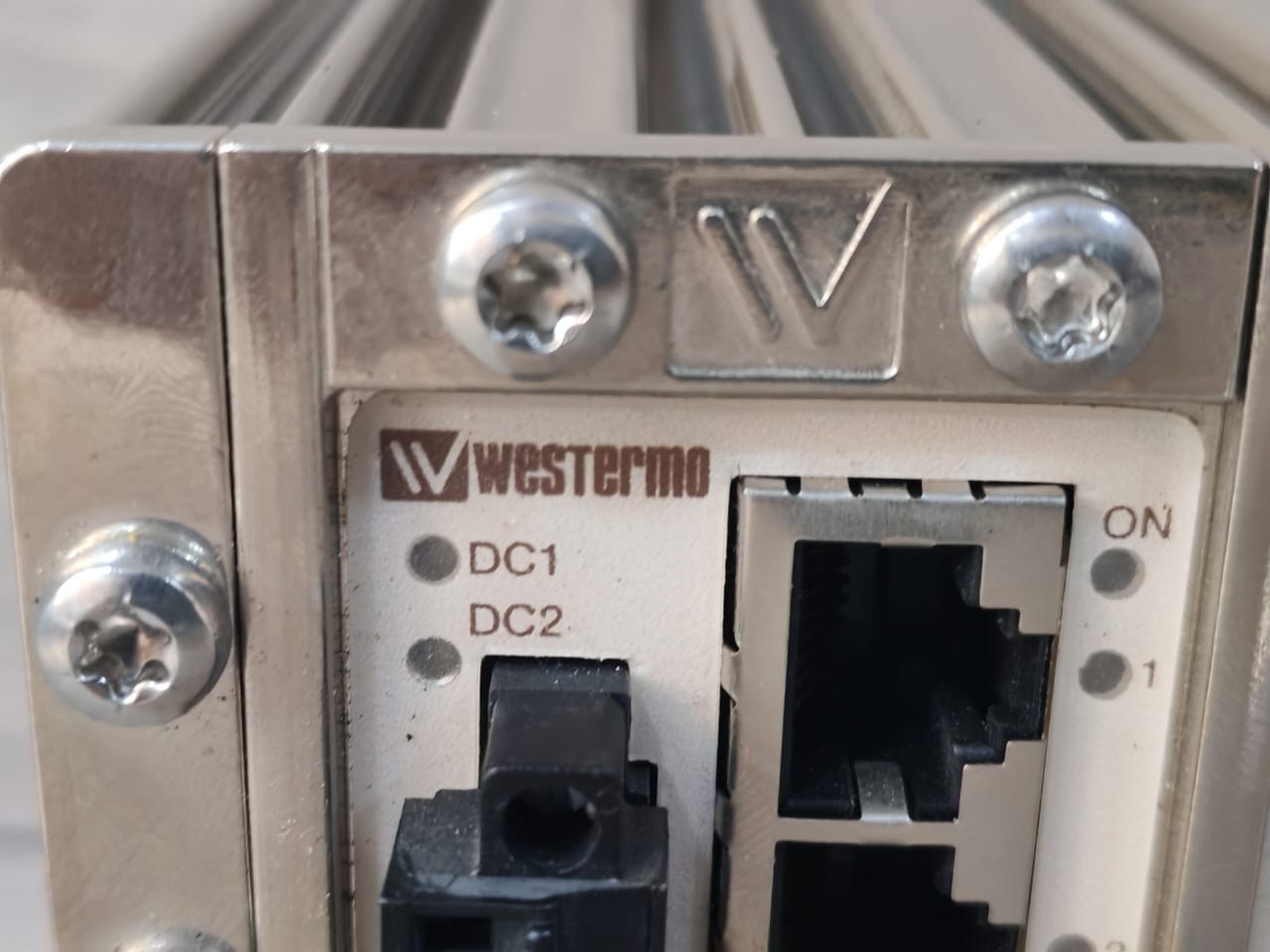 WESTERMO RFI-18-F4G-T4G 3641-3300 WESTERMO RFI-18-F4G-T4G 3641-3300 20-48V INDUSTRIAL ETHERNET SWITCH 2