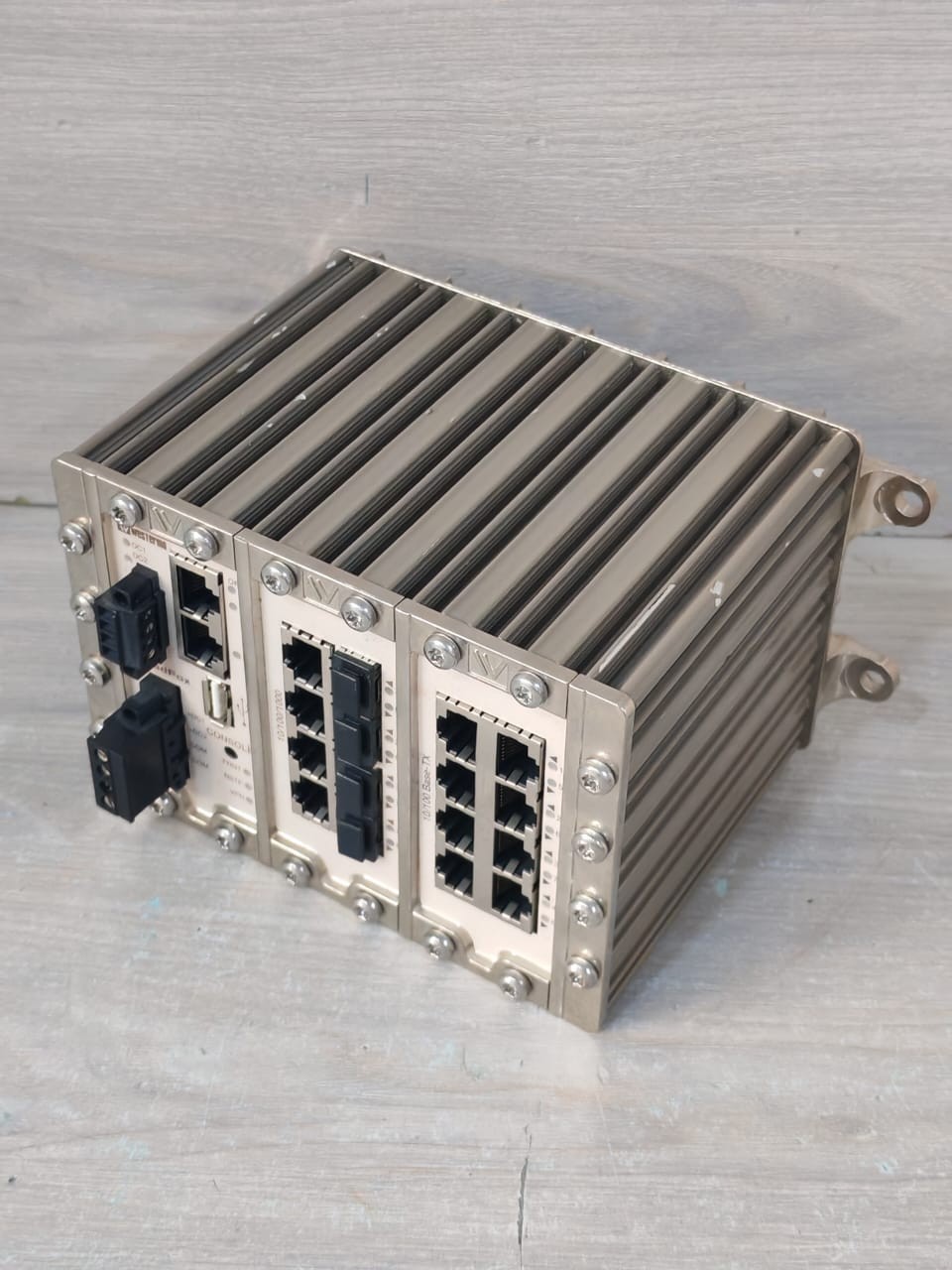 WESTERMO RFI-18-F4G-T4G 3641-3300 WESTERMO RFI-18-F4G-T4G 3641-3300 20-48V INDUSTRIAL ETHERNET SWITCH 5