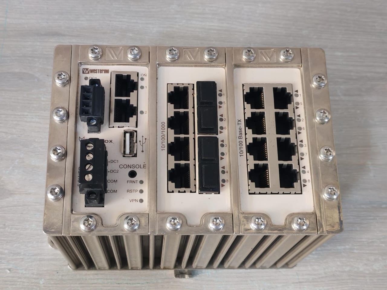 WESTERMO RFI-18-F4G-T4G 3641-3300 WESTERMO RFI-18-F4G-T4G 3641-3300 20-48V INDUSTRIAL ETHERNET SWITCH 6