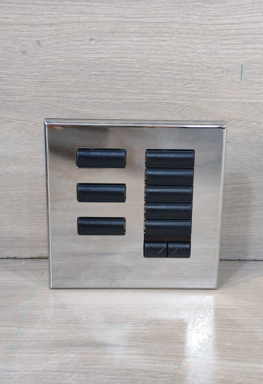 Lutron QSWE-8BRLIRN-BC LUTRON SEETOUCH QS QSWE-8BRLIRN-BC / QSWE-GENIR-M1 8-WALL STATION BUTTONS 24V 3