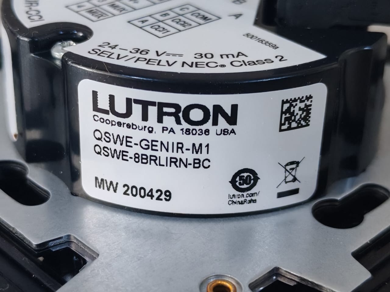 Lutron QSWE-8BRLIRN-BC LUTRON SEETOUCH QS QSWE-8BRLIRN-BC / QSWE-GENIR-M1 8-WALL STATION BUTTONS 24V 8